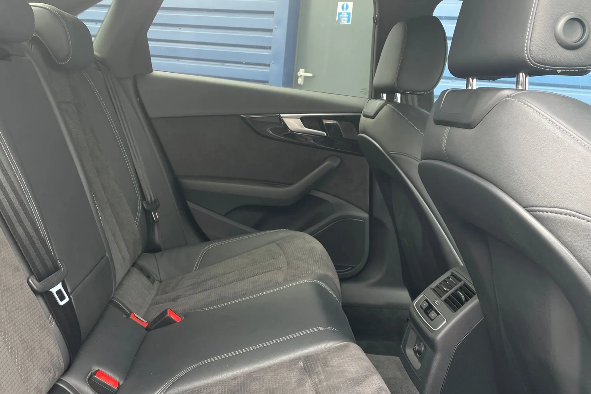Audi A4 thumbnail image number 22