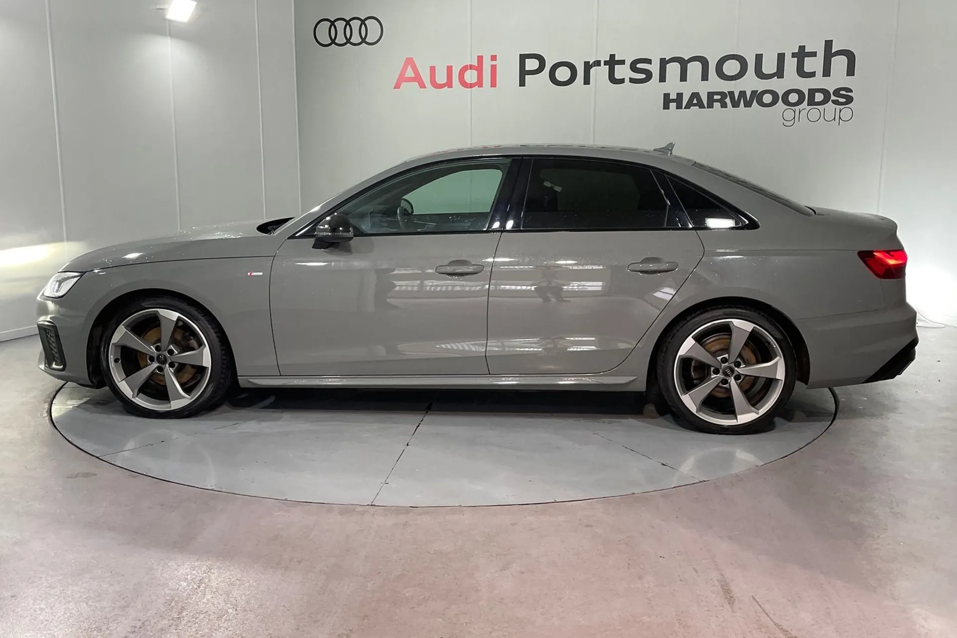 Audi A4 thumbnail image number 9
