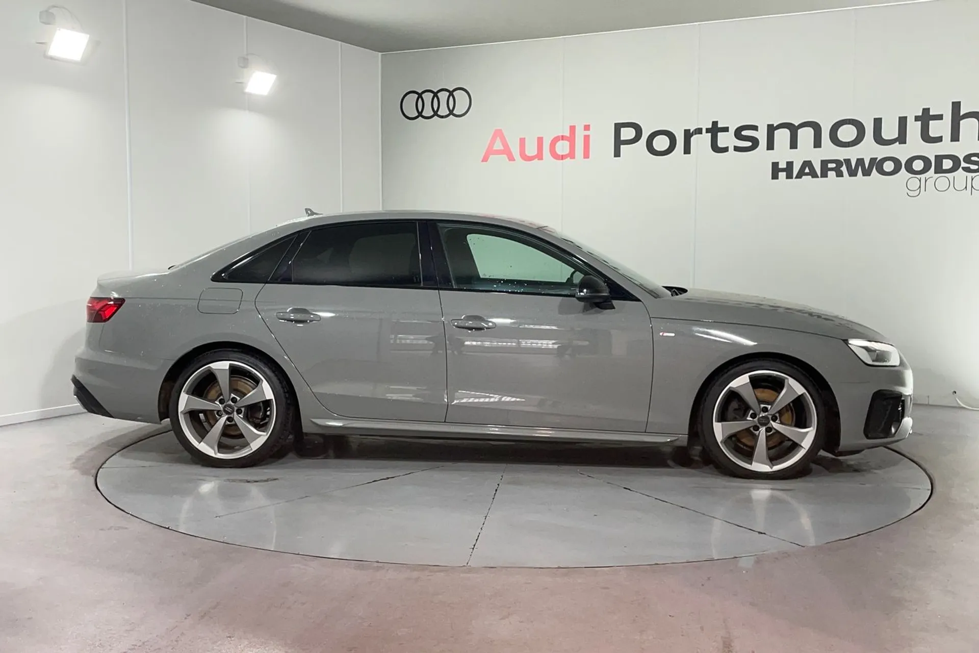 Audi A4 thumbnail image number 2