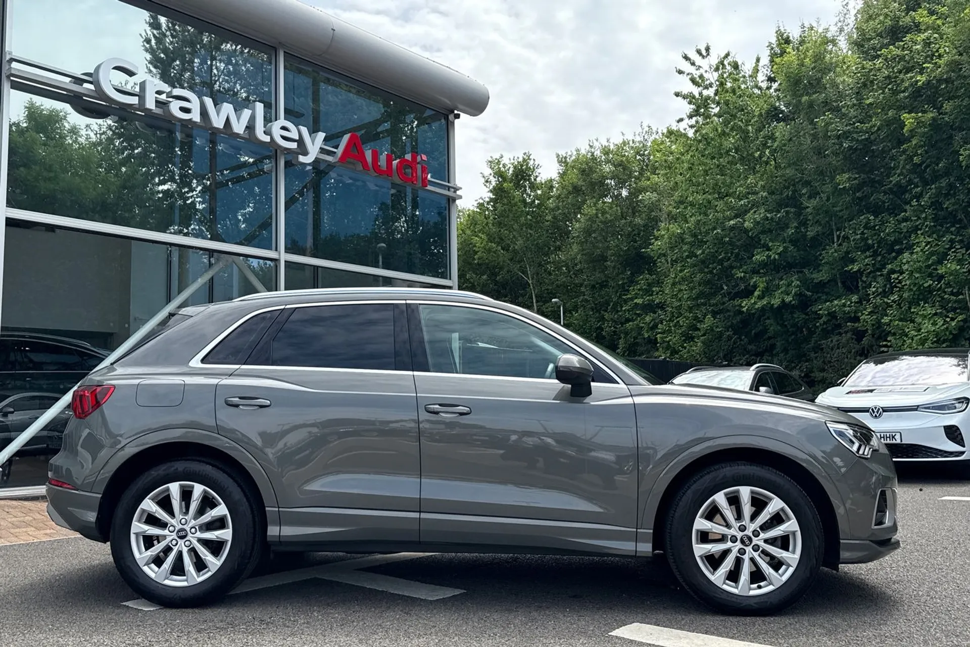 Audi Q3 thumbnail image number 2