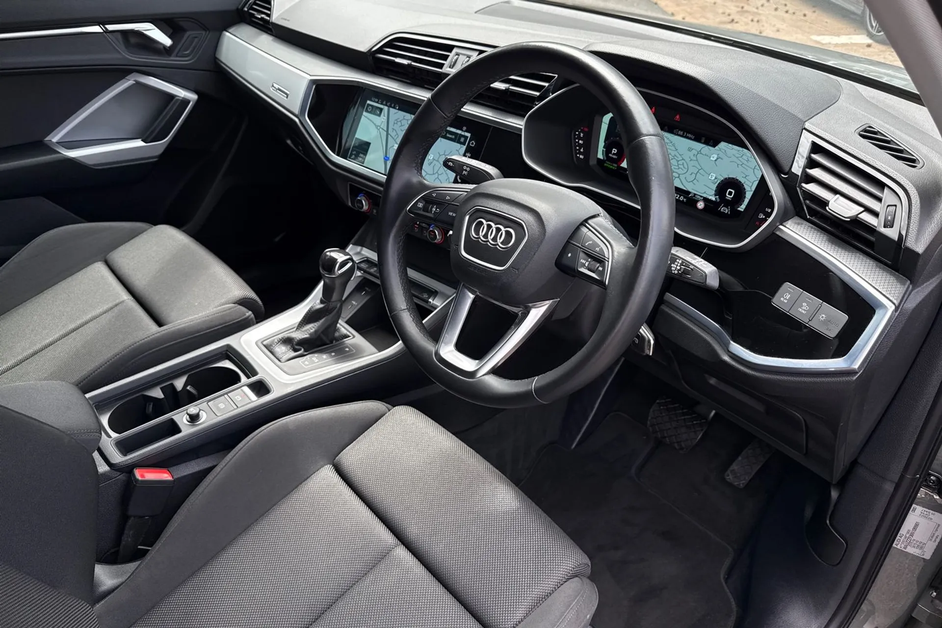 Audi Q3 thumbnail image number 25