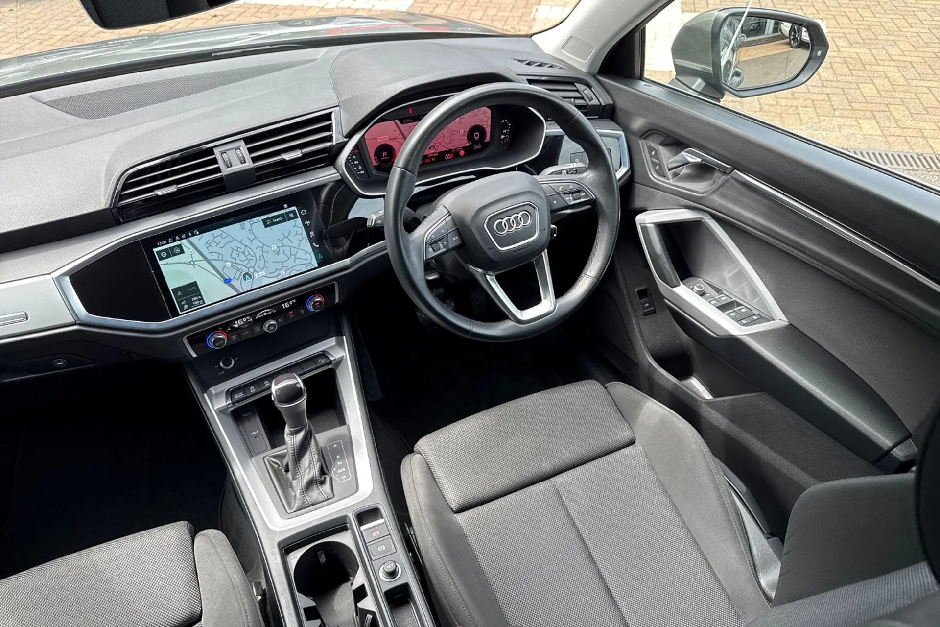 Audi Q3 thumbnail image number 33