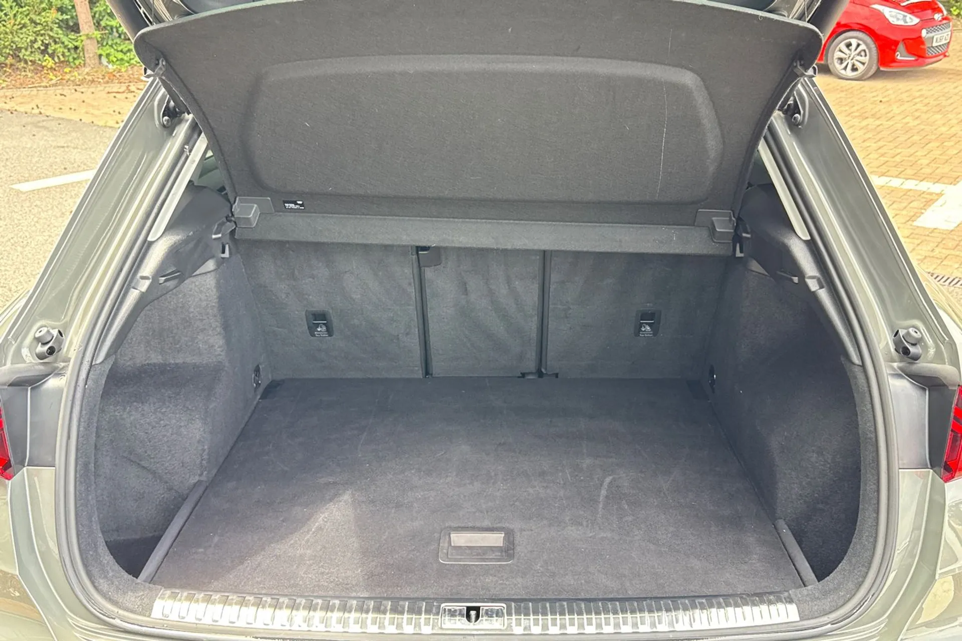 Audi Q3 thumbnail image number 18