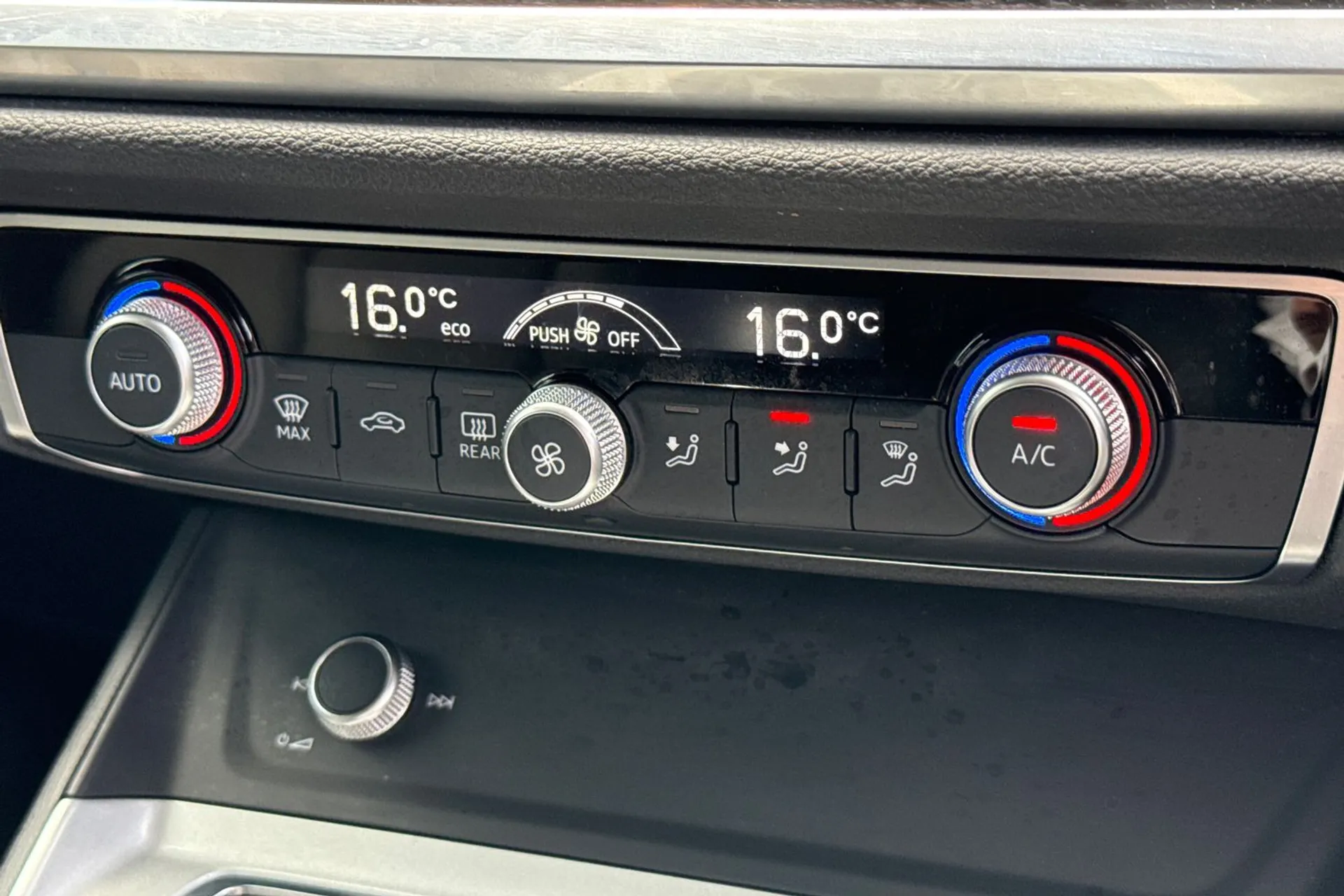 Audi Q3 thumbnail image number 39