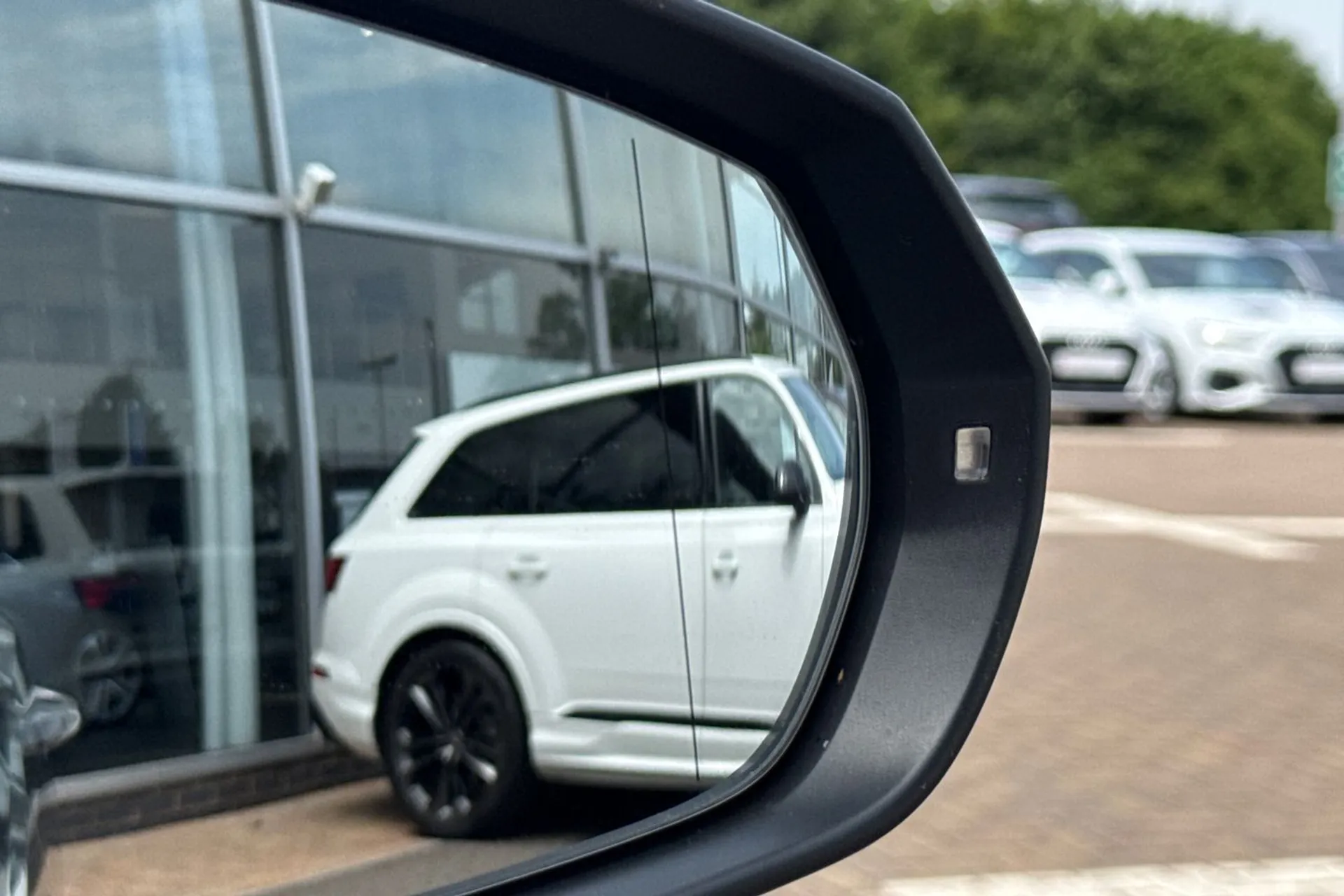 Audi Q3 thumbnail image number 48