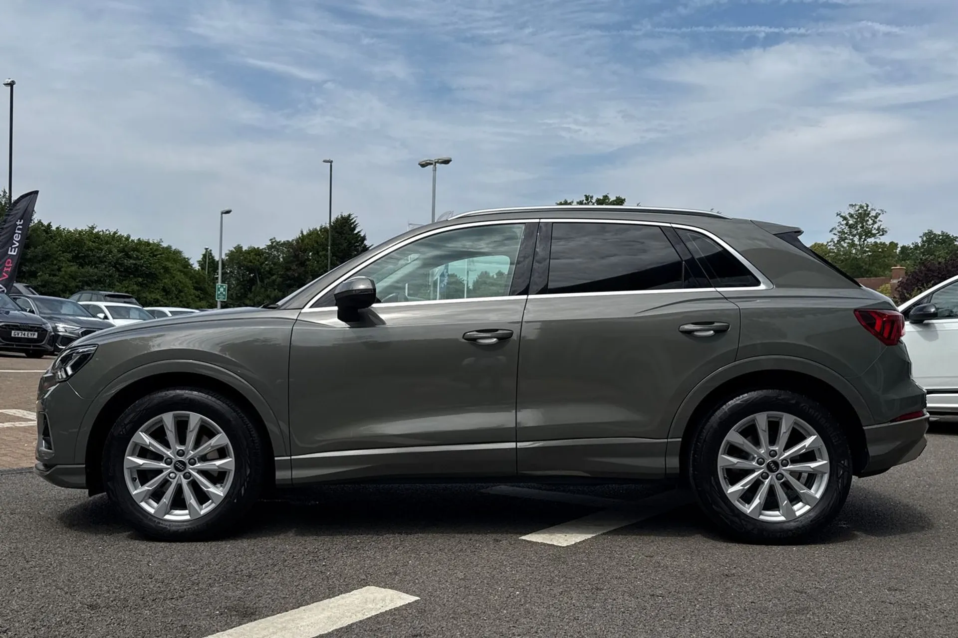 Audi Q3 thumbnail image number 9