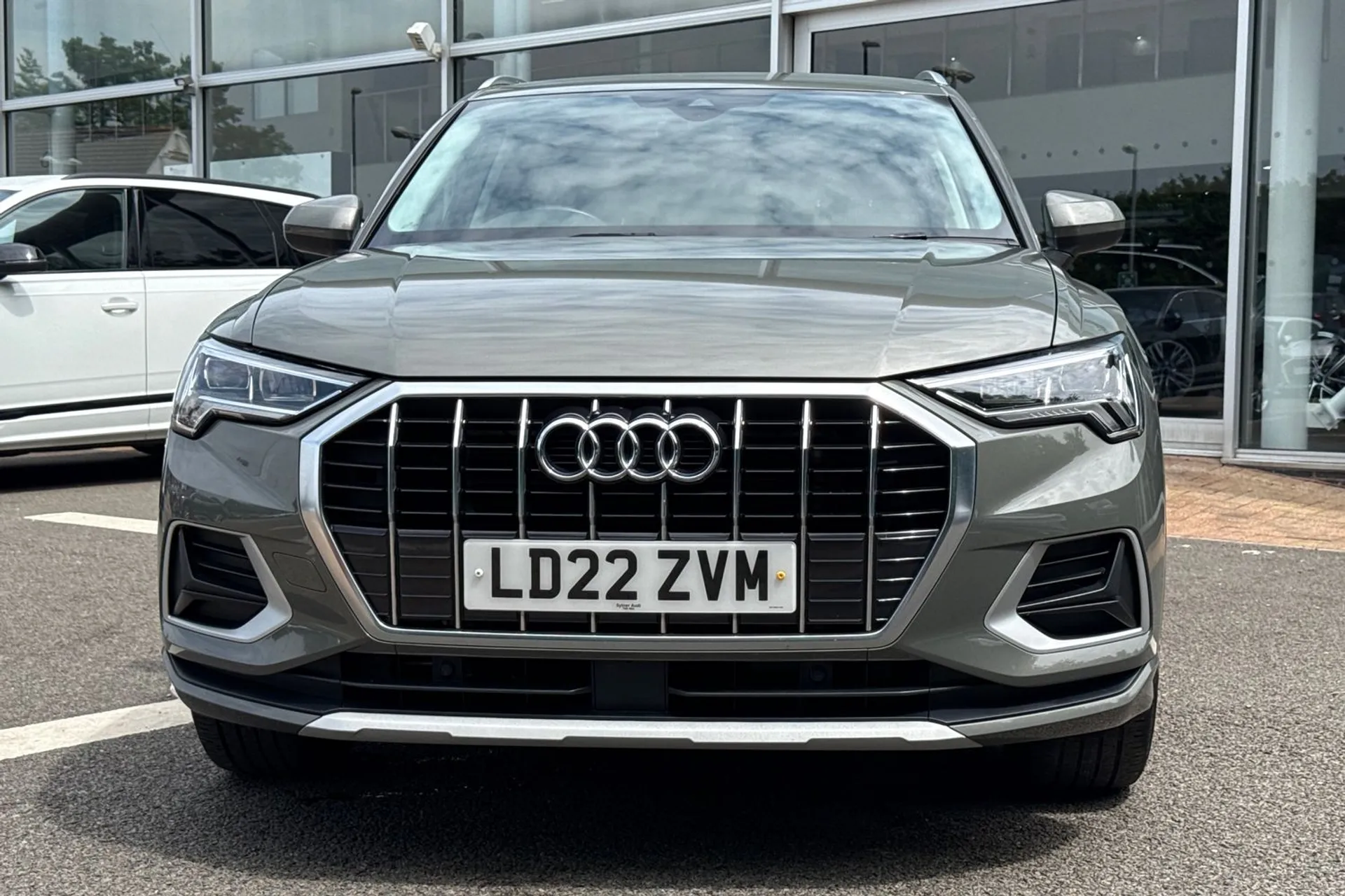 Audi Q3 thumbnail image number 11