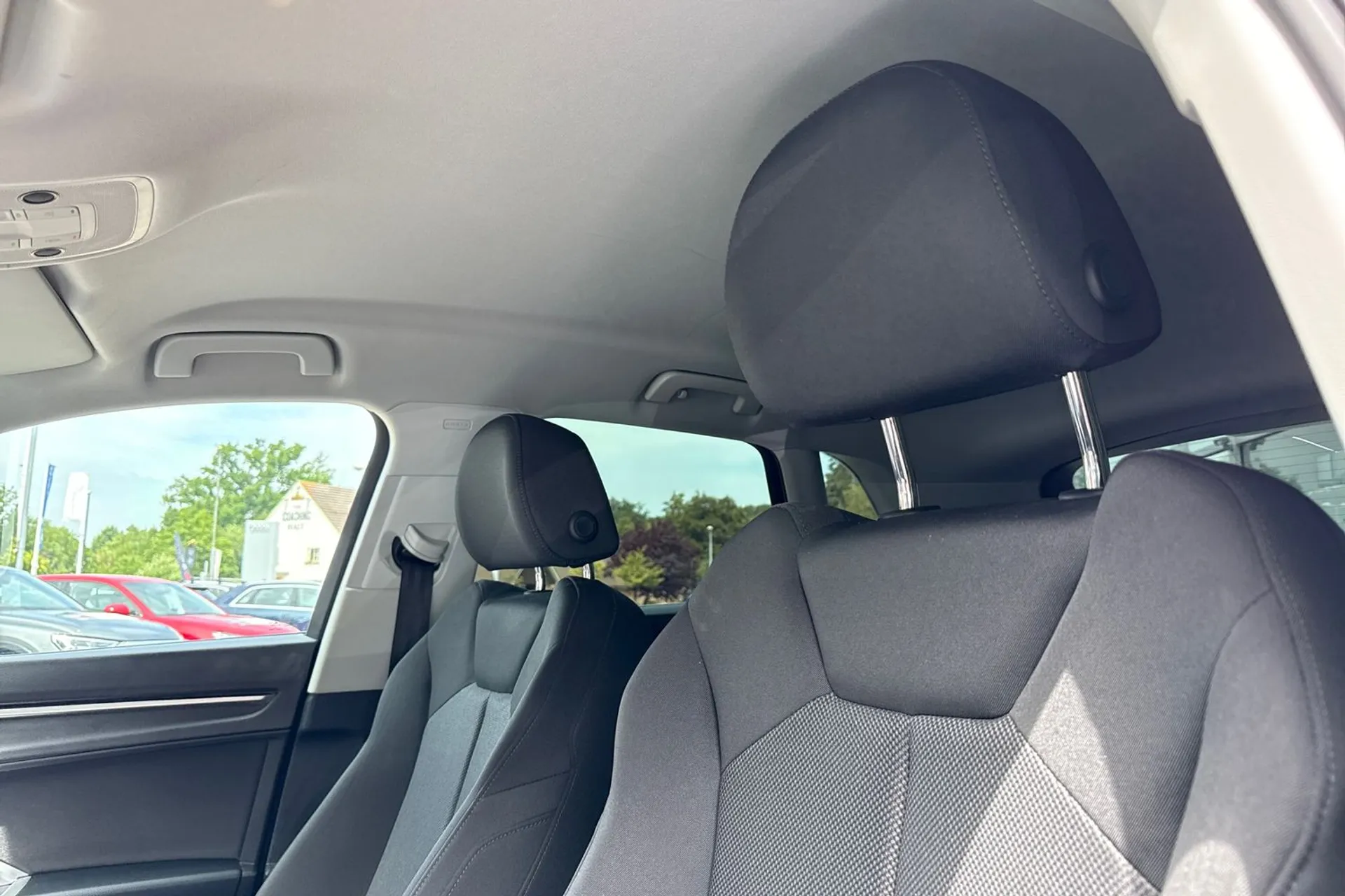 Audi Q3 thumbnail image number 28