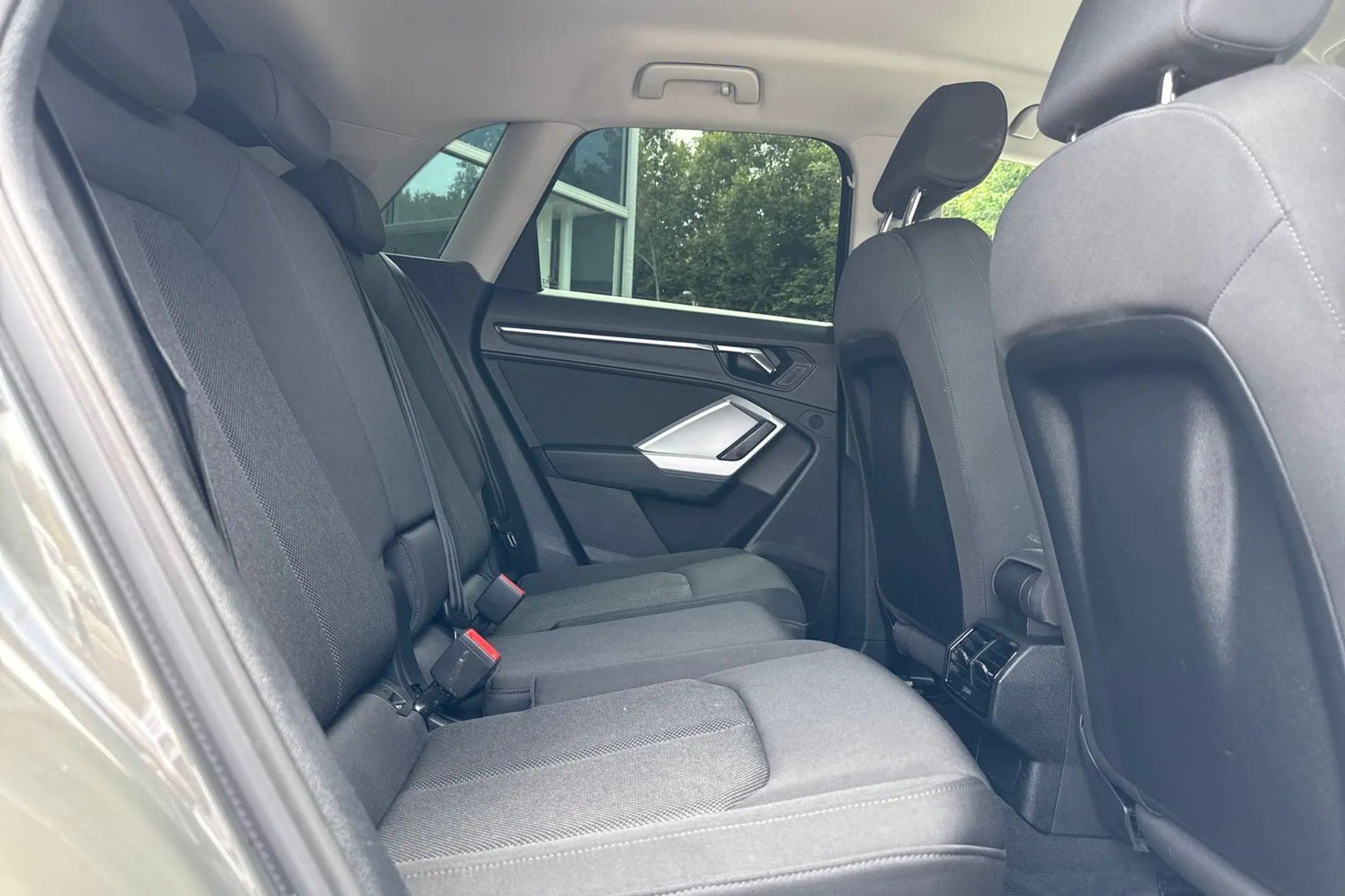 Audi Q3 thumbnail image number 21