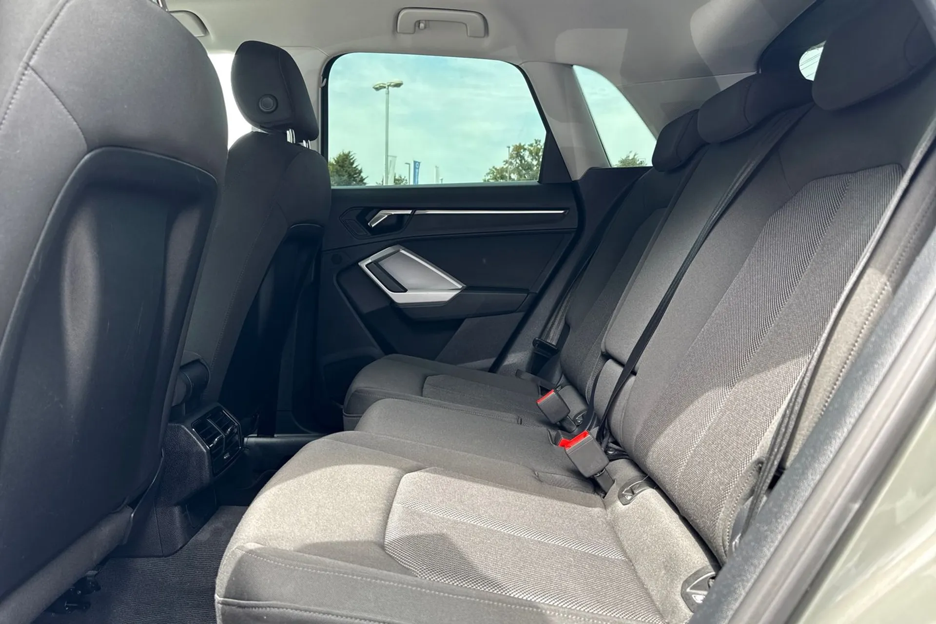 Audi Q3 thumbnail image number 29