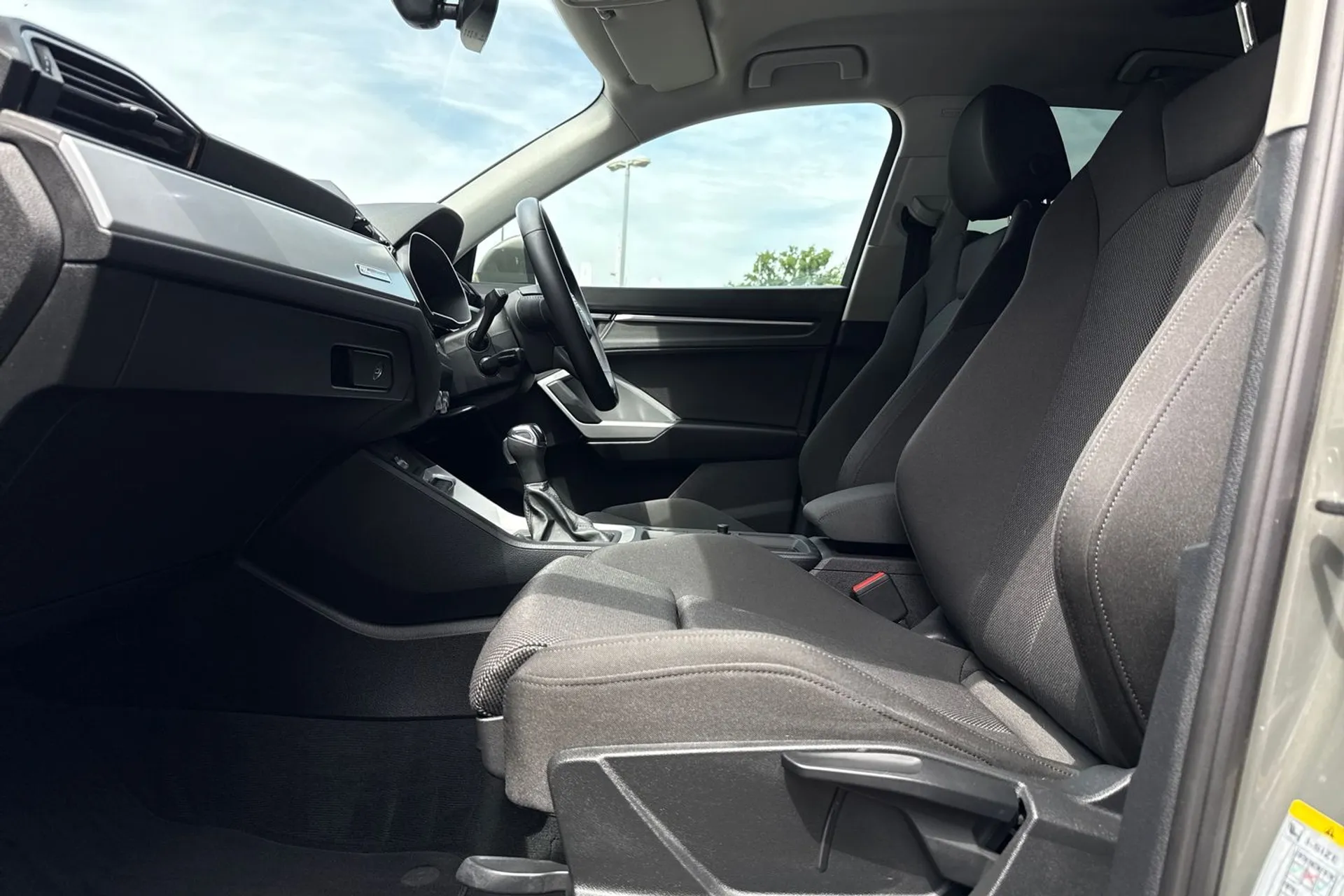 Audi Q3 thumbnail image number 27