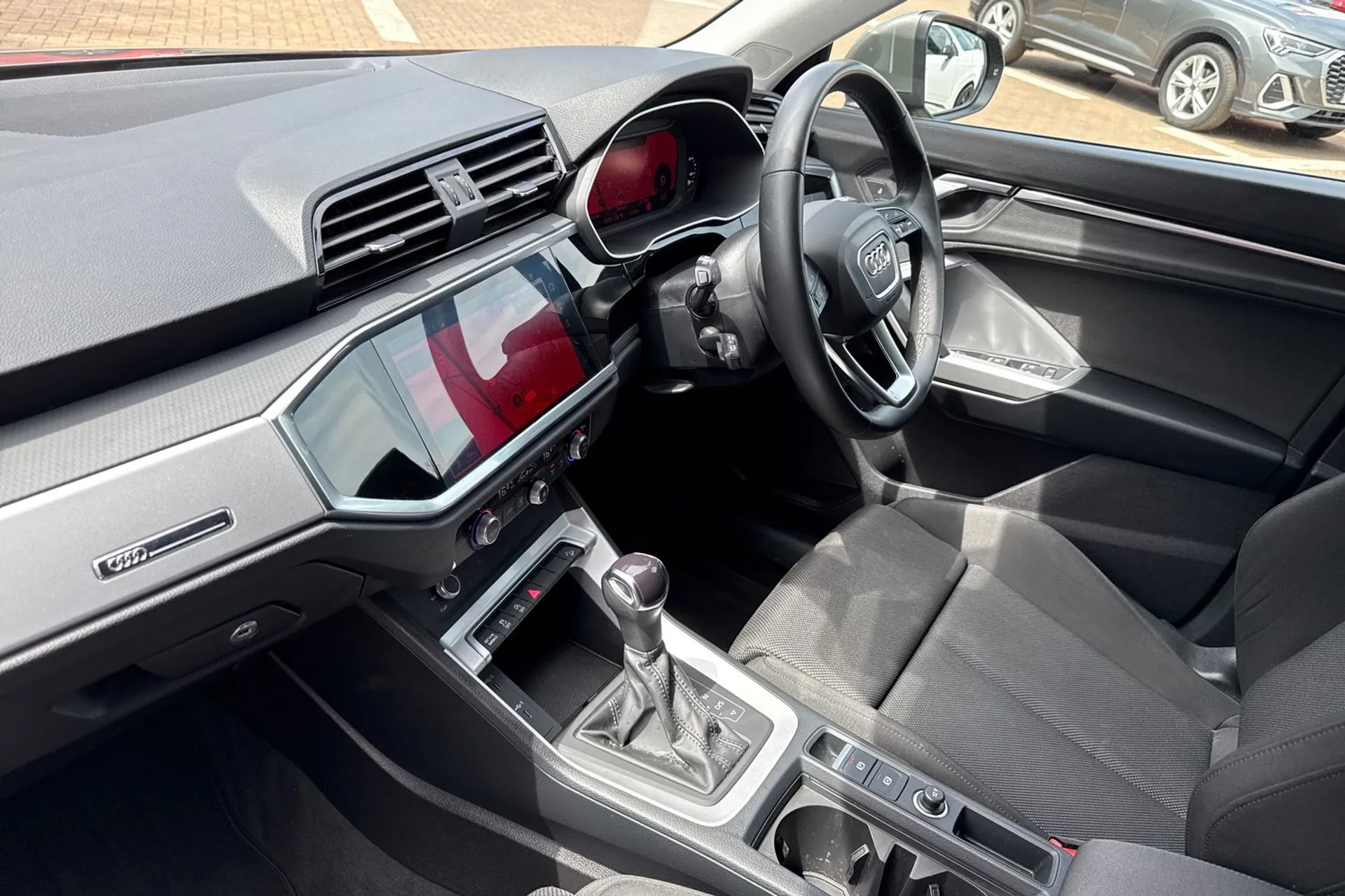 Audi Q3 thumbnail image number 26