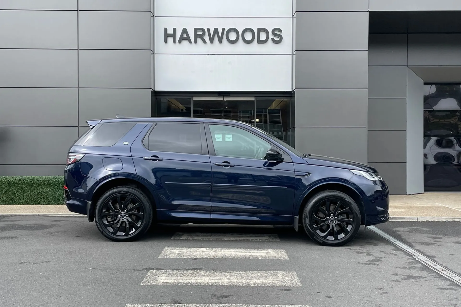 LAND ROVER DISCOVERY SPORT thumbnail image number 2