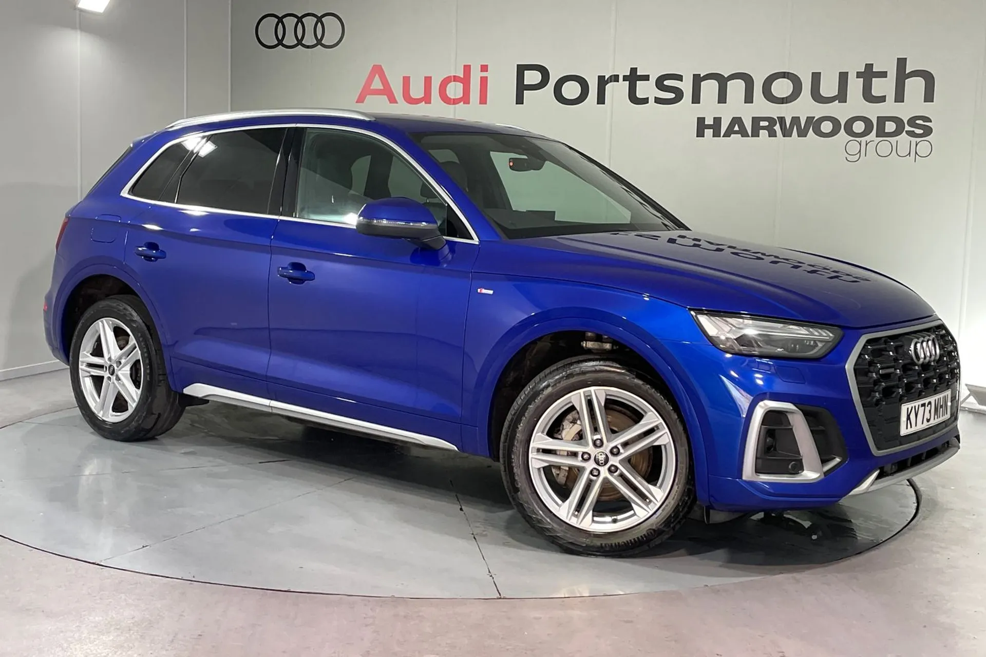 Audi Q5 focused image