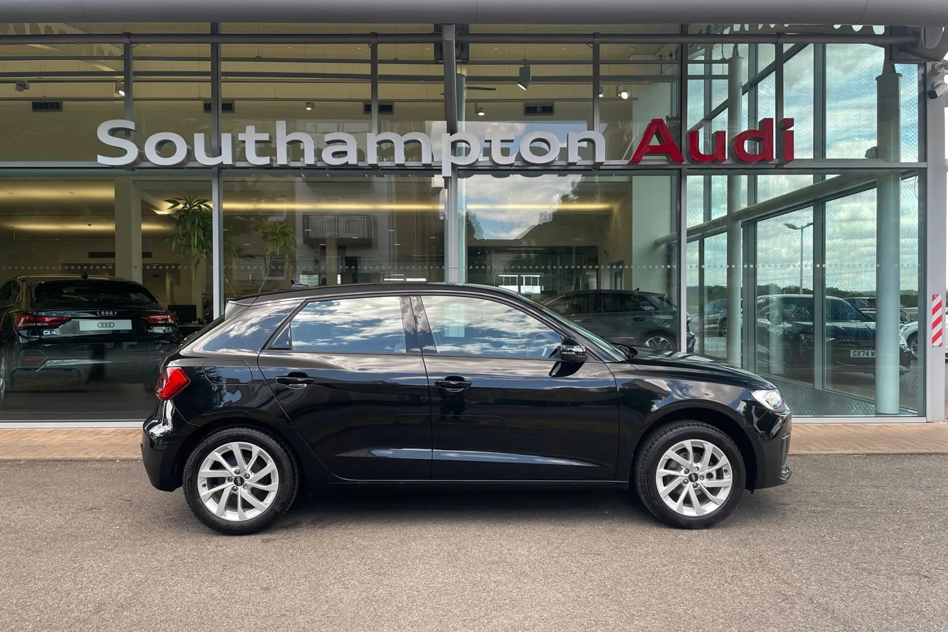 Audi A1 thumbnail image number 2