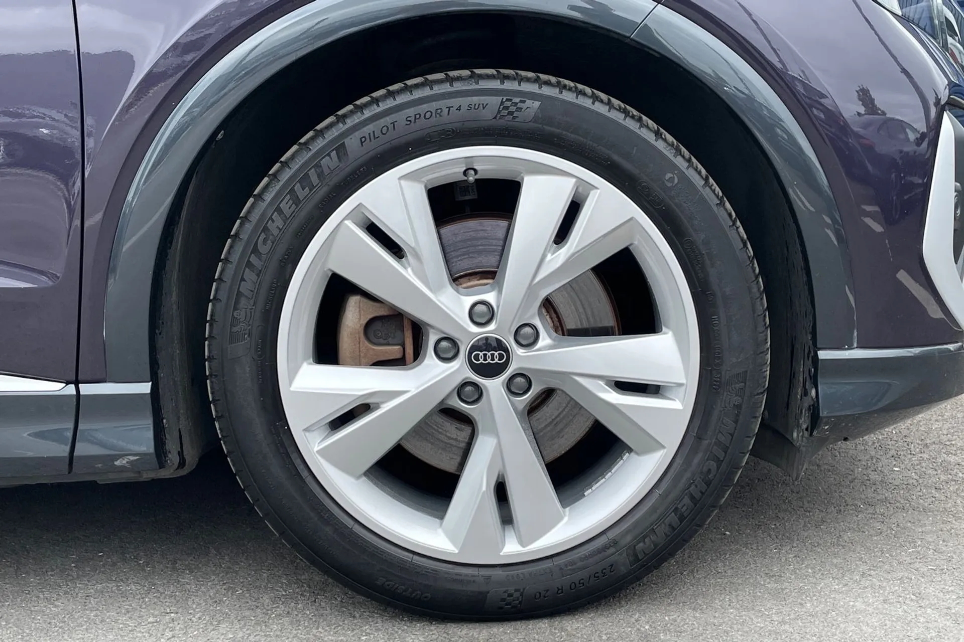 Audi Q4 thumbnail image number 9