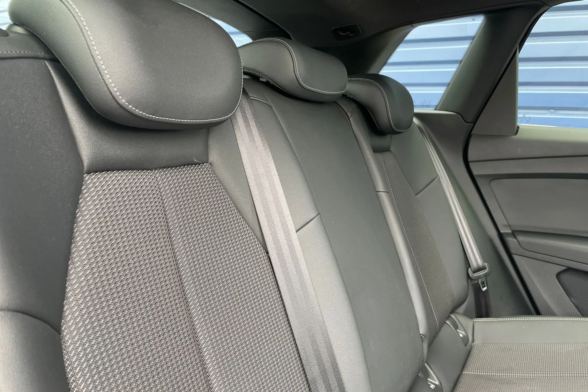 Audi Q4 thumbnail image number 22