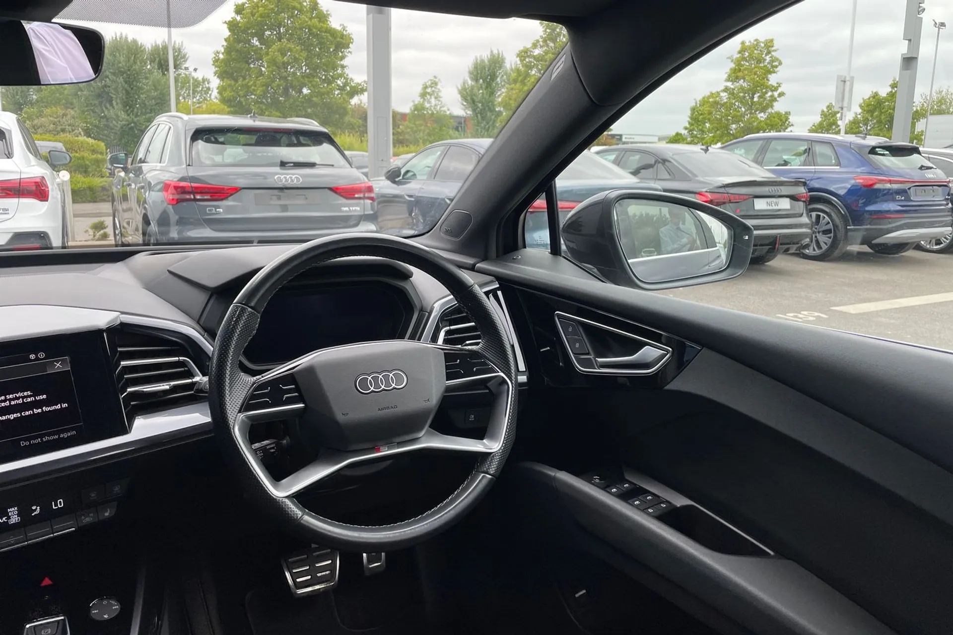 Audi Q4 thumbnail image number 38