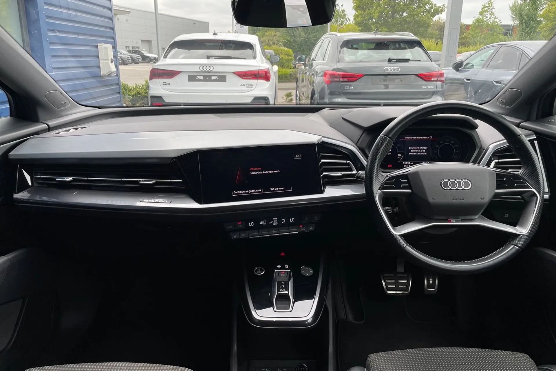 Audi Q4 thumbnail image number 3
