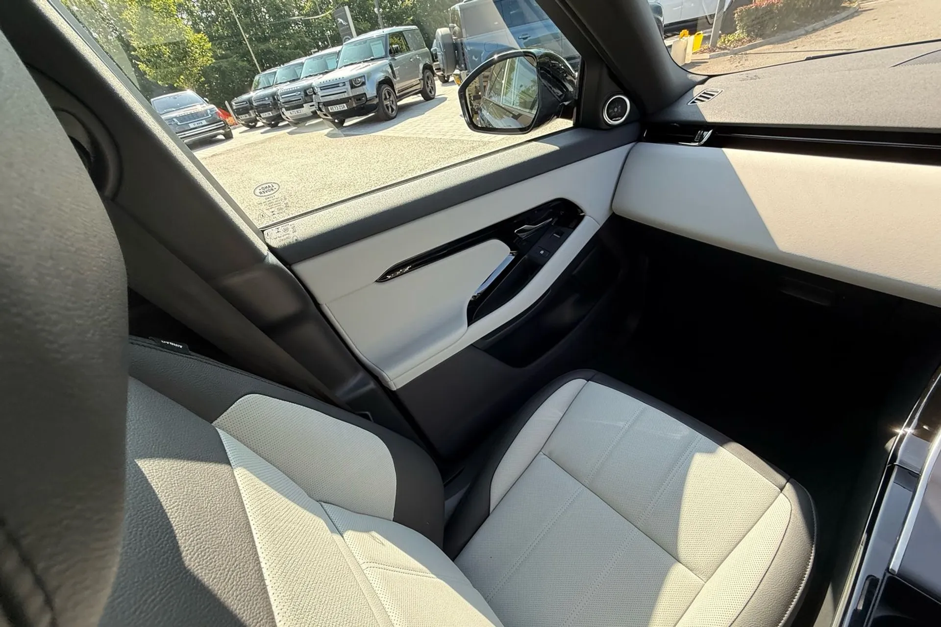 LAND ROVER RANGE ROVER EVOQUE thumbnail image number 13