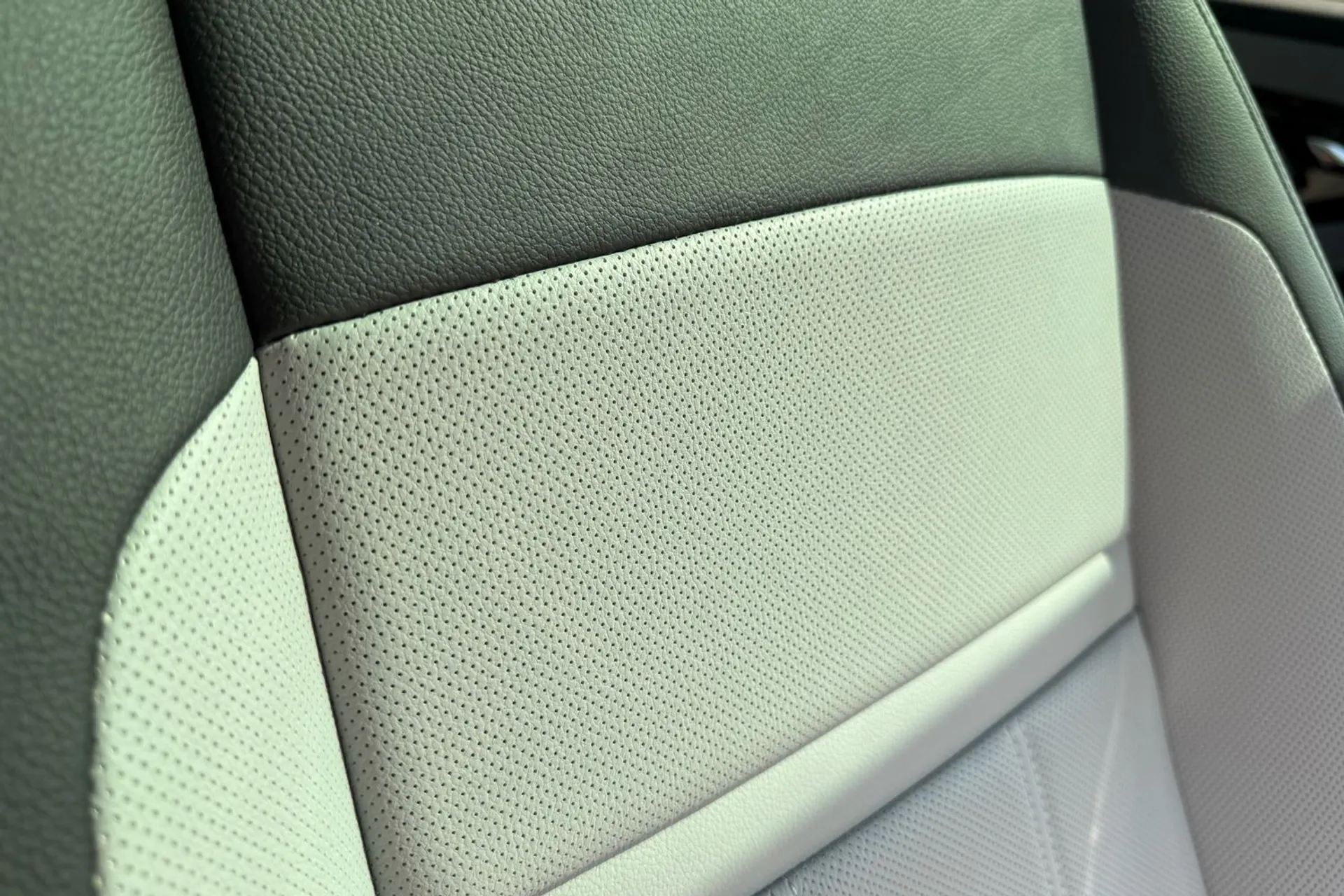 LAND ROVER RANGE ROVER EVOQUE thumbnail image number 36