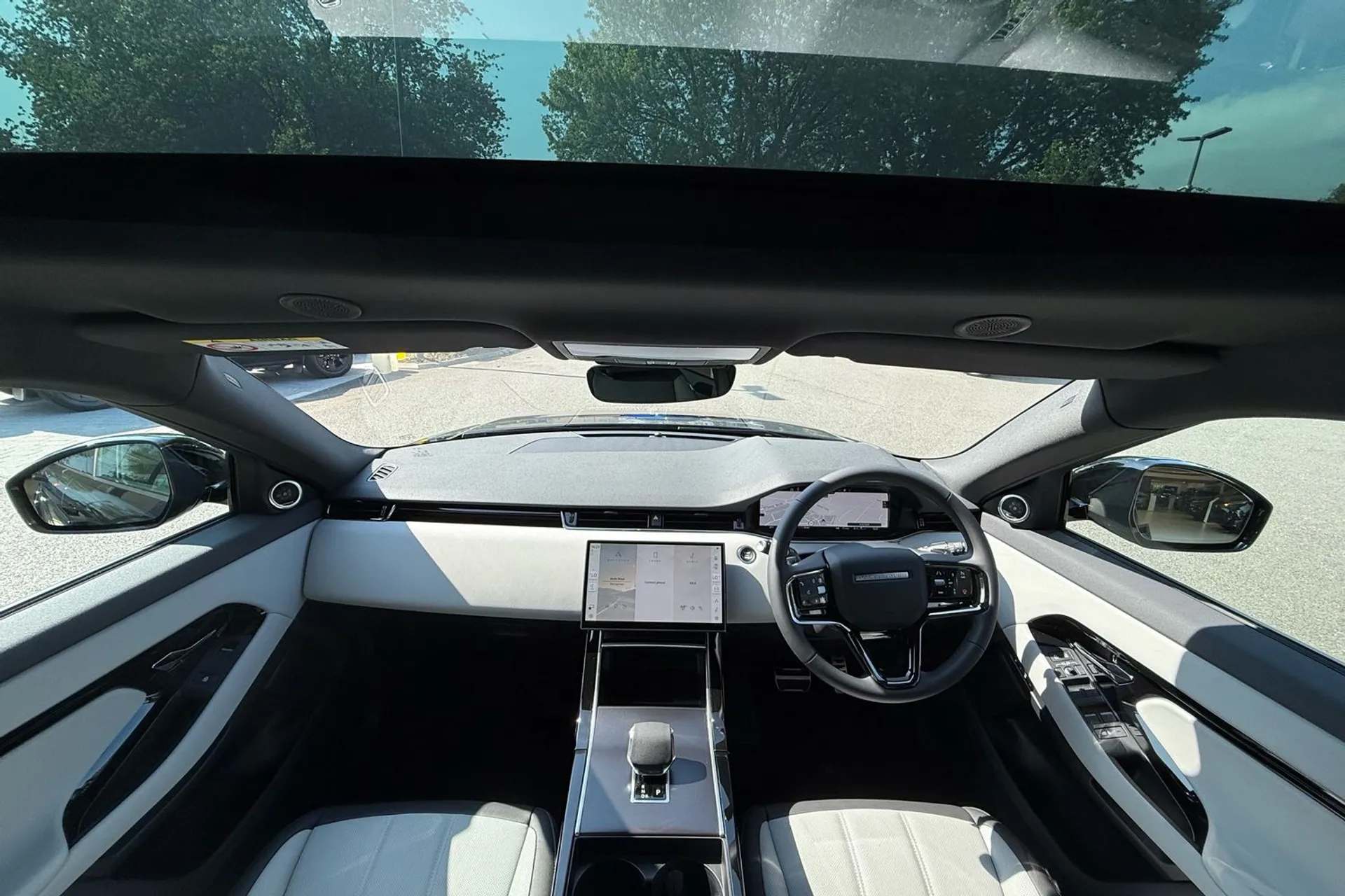 LAND ROVER RANGE ROVER EVOQUE thumbnail image number 3