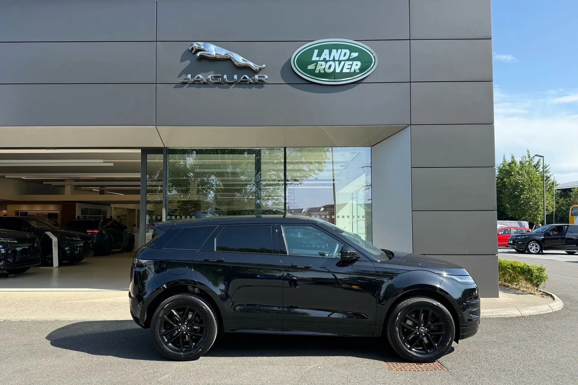 LAND ROVER RANGE ROVER EVOQUE thumbnail image number 2