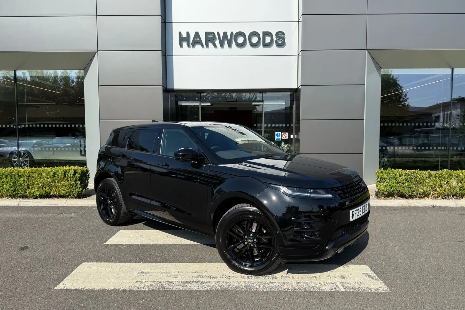 LAND ROVER RANGE ROVER EVOQUE focused image