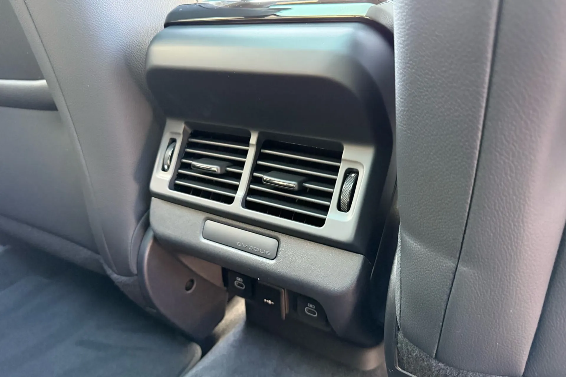 LAND ROVER RANGE ROVER EVOQUE thumbnail image number 35