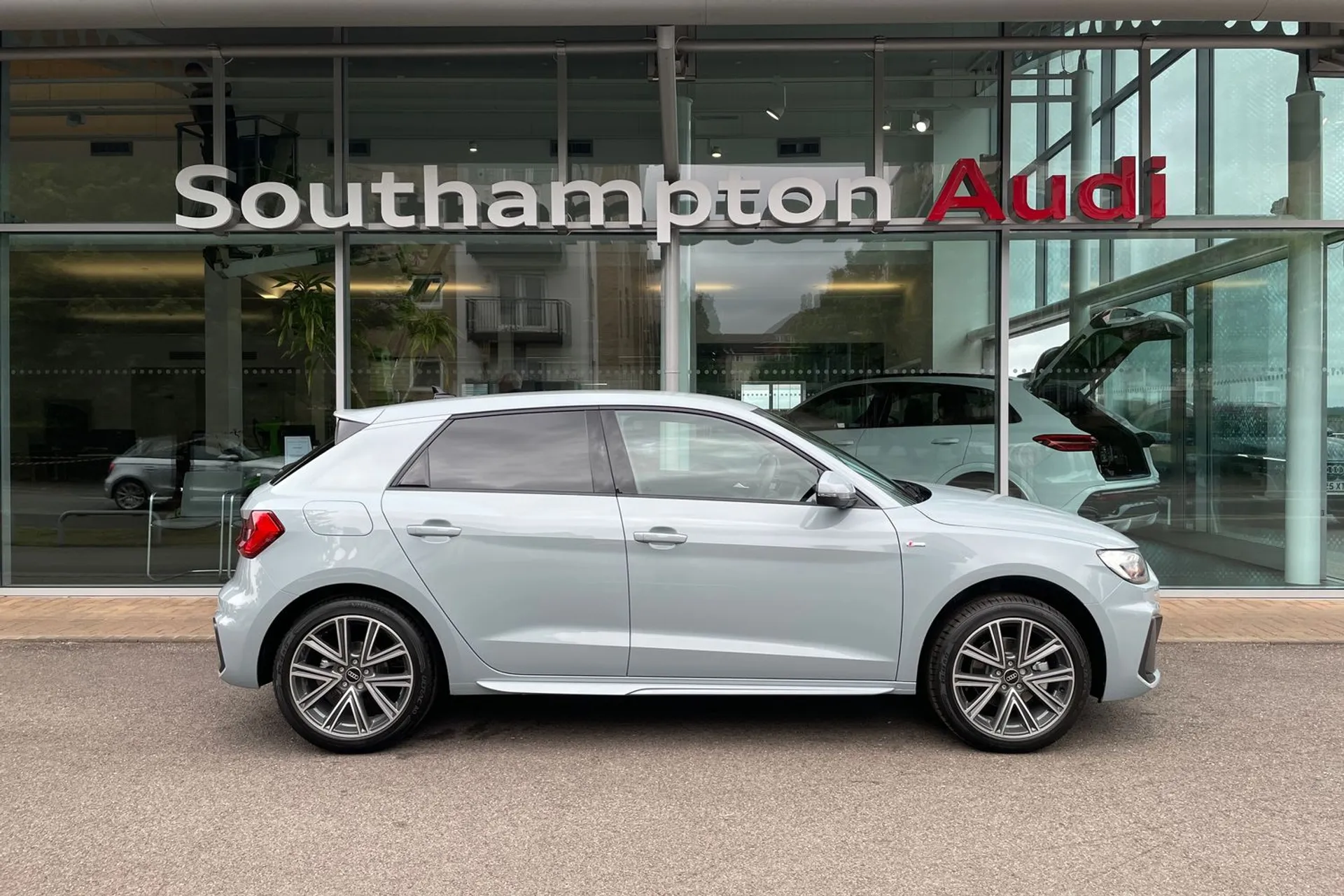 Audi A1 thumbnail image number 2