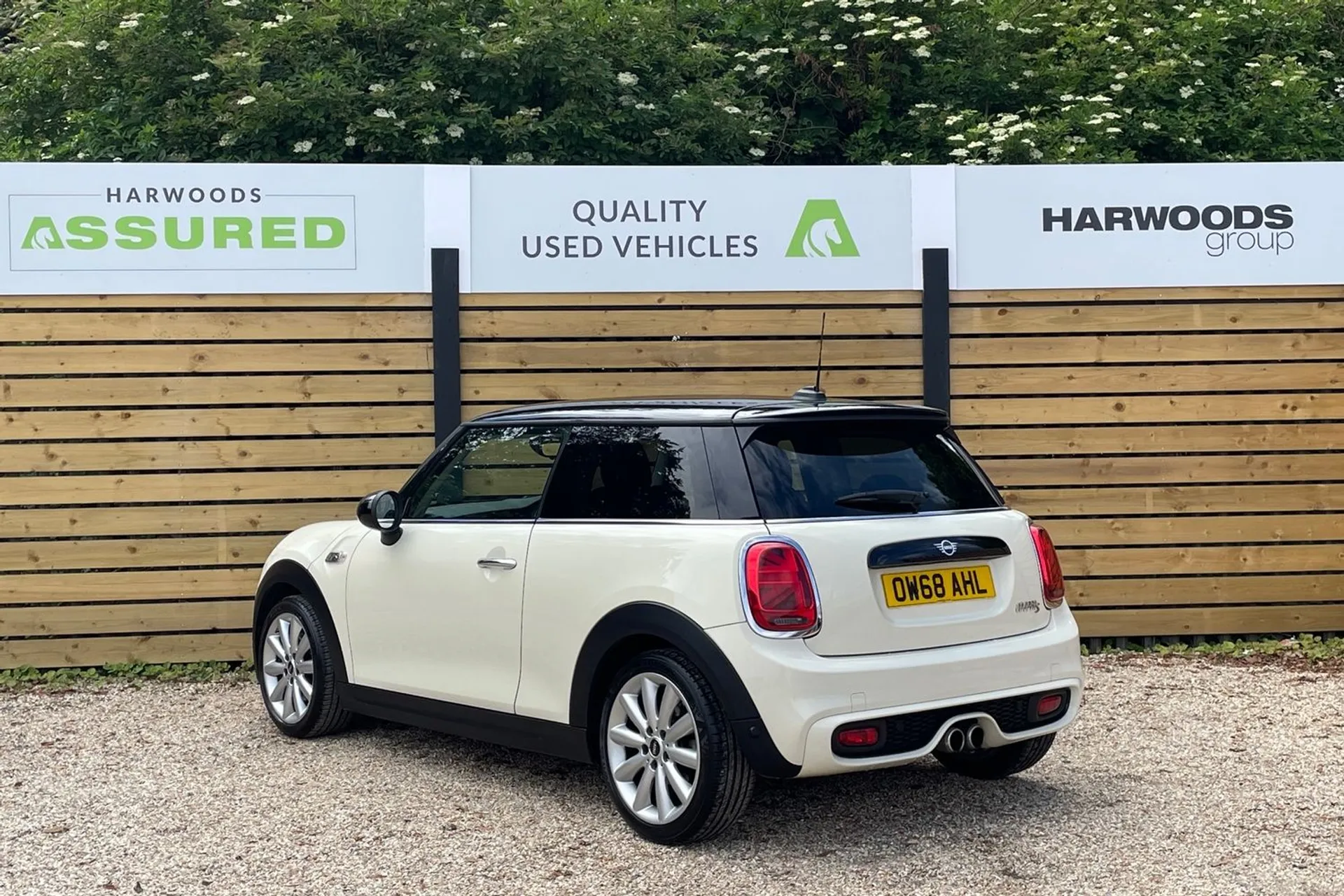 MINI HATCHBACK thumbnail image number 10
