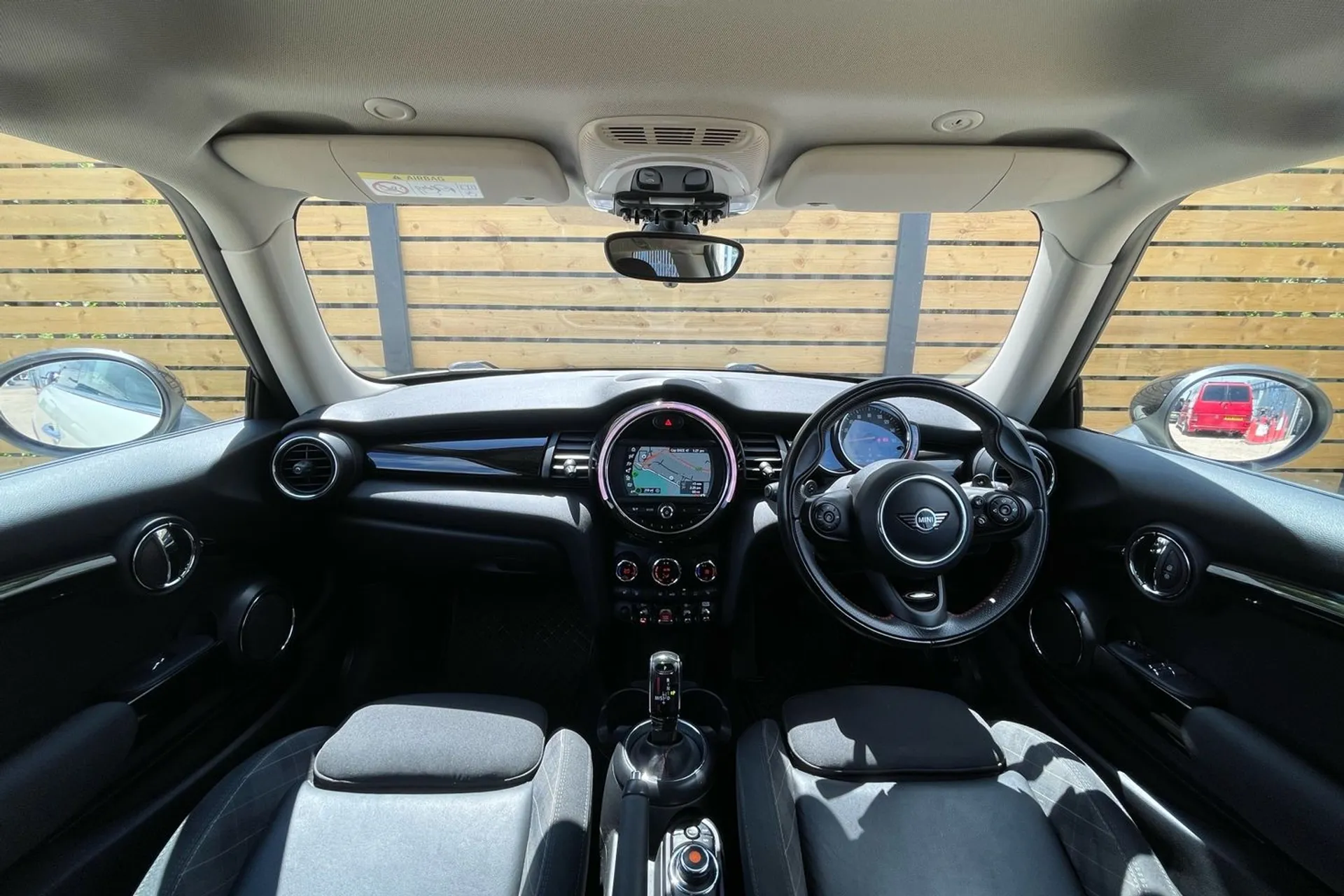 MINI HATCHBACK thumbnail image number 3