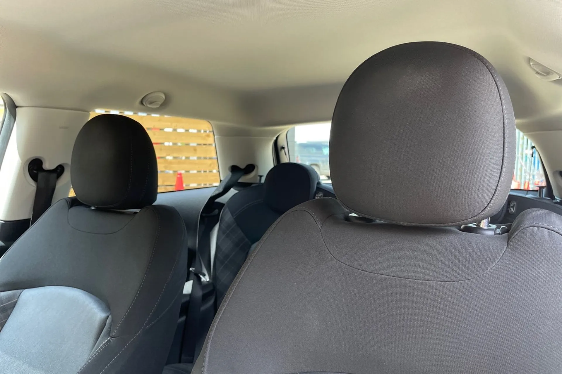 MINI HATCHBACK thumbnail image number 31
