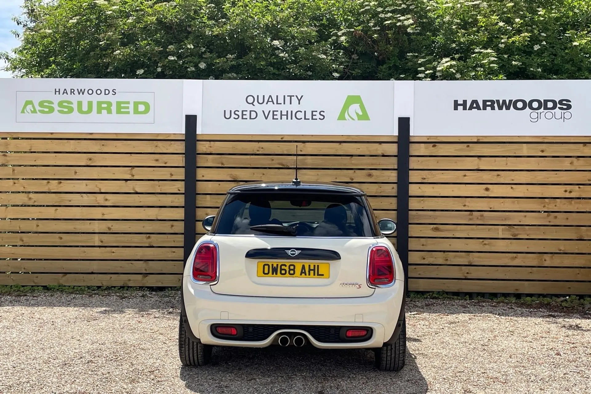 MINI HATCHBACK thumbnail image number 9