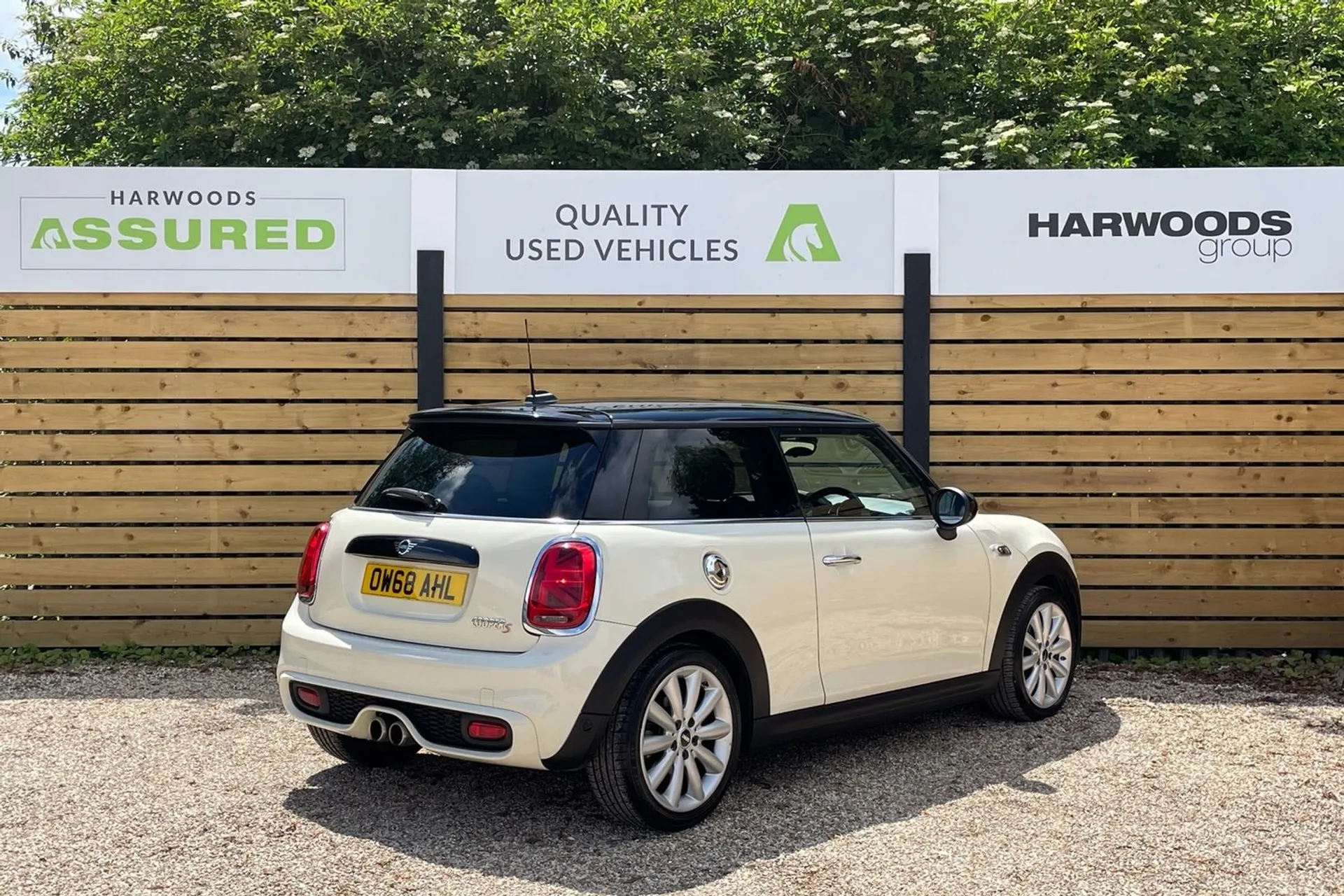 MINI HATCHBACK thumbnail image number 8