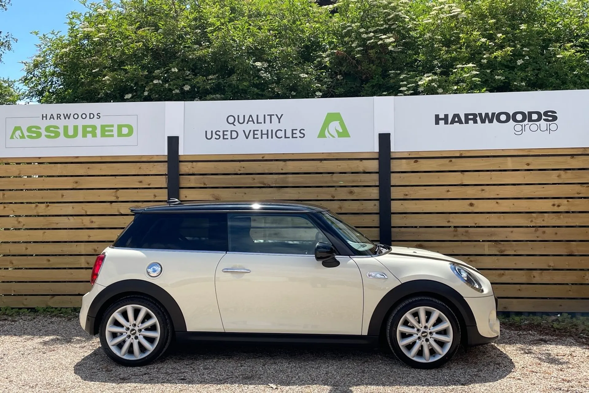 MINI HATCHBACK thumbnail image number 2