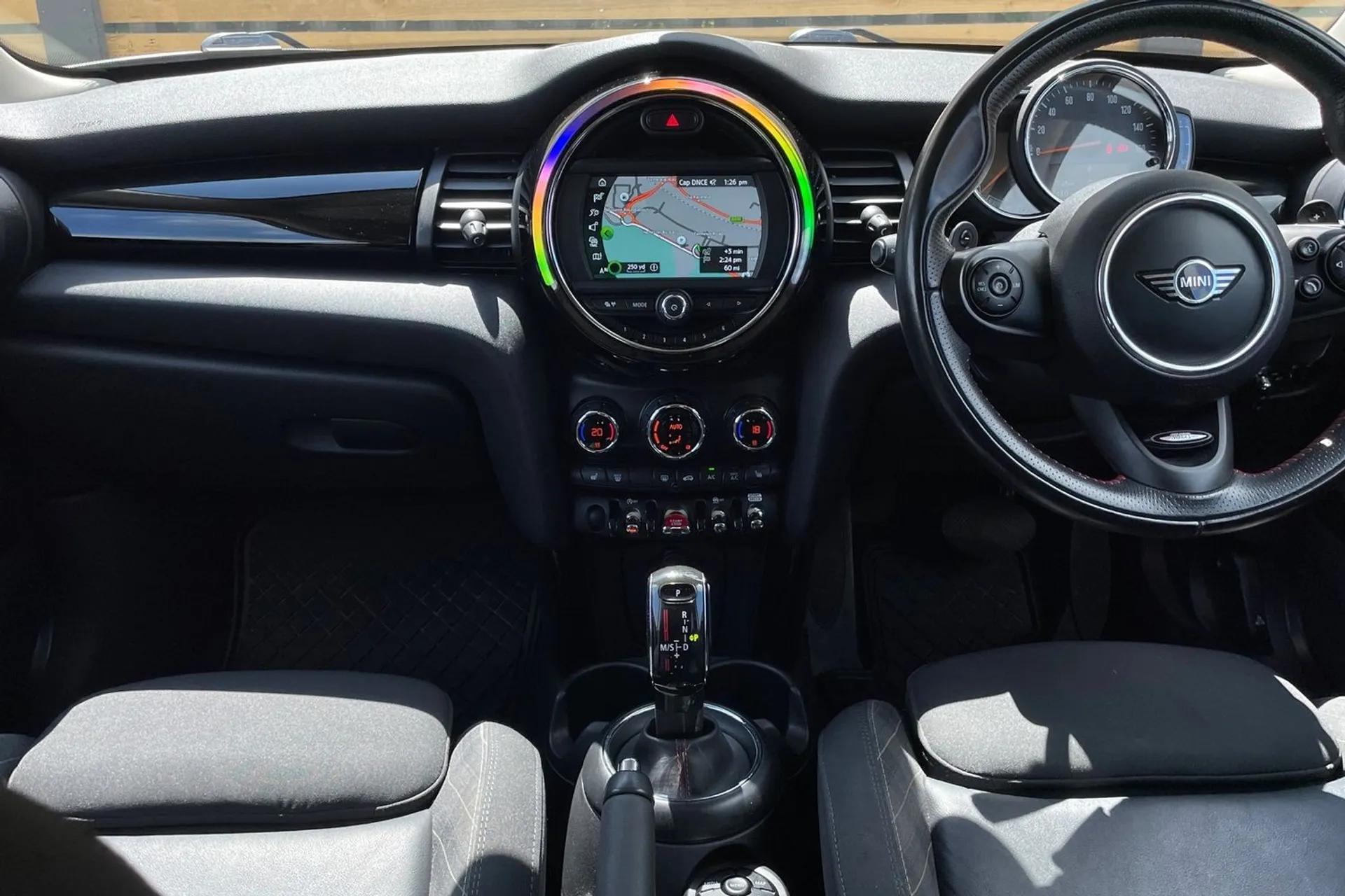 MINI HATCHBACK thumbnail image number 37