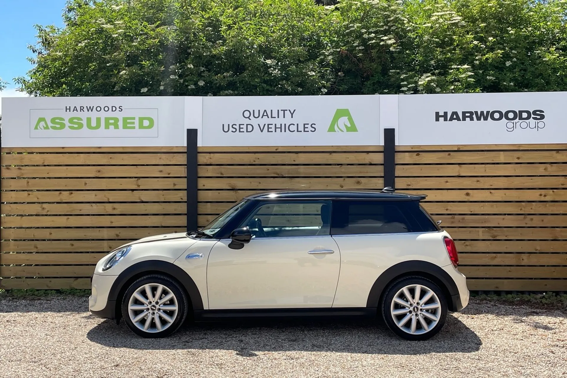 MINI HATCHBACK thumbnail image number 11