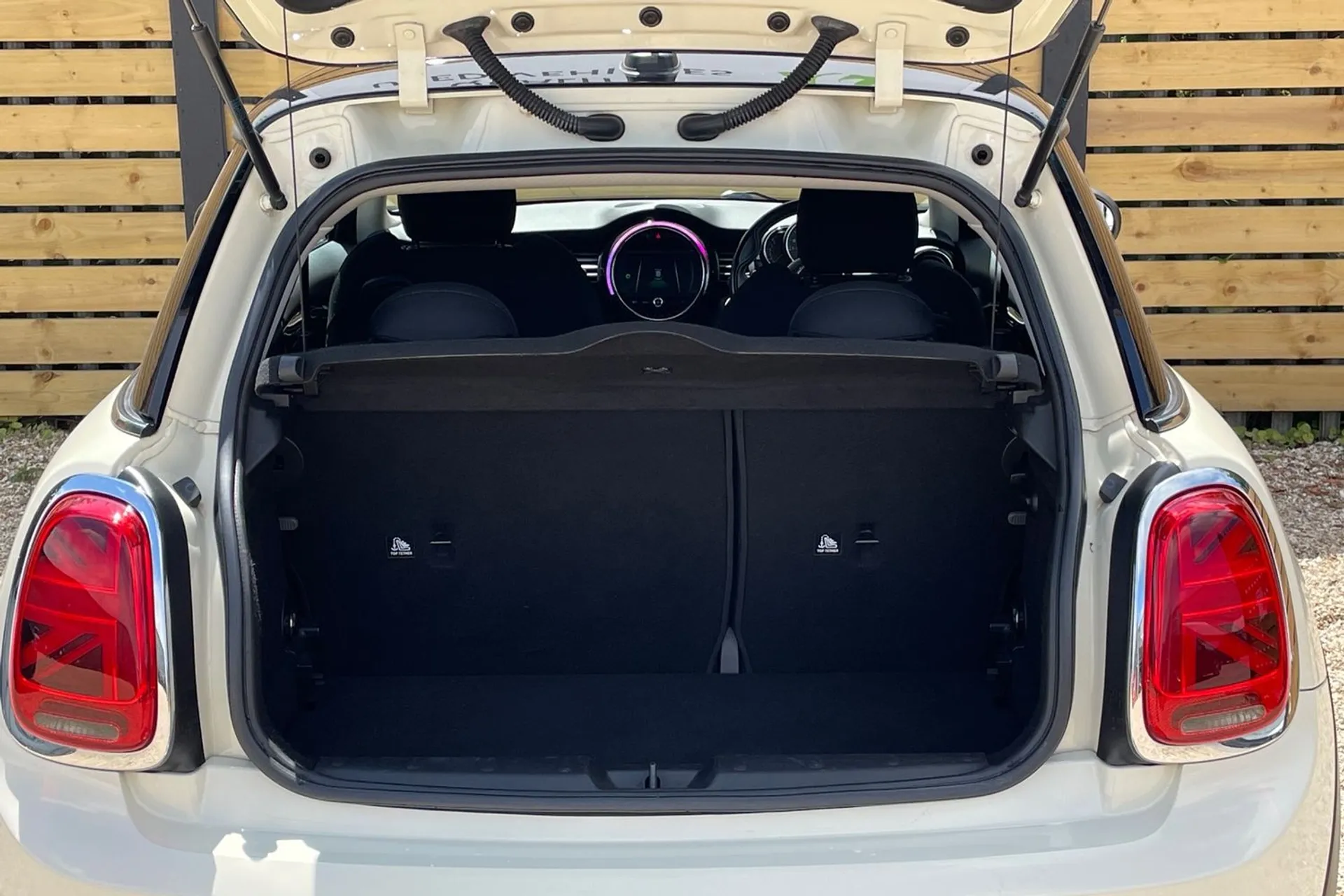 MINI HATCHBACK thumbnail image number 21