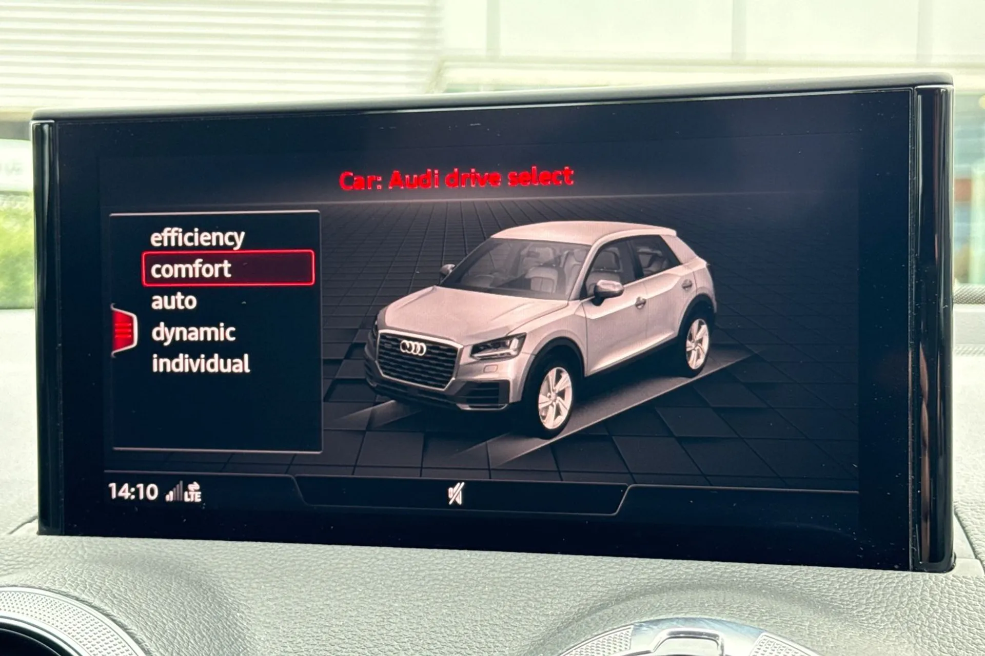 Audi Q2 thumbnail image number 11