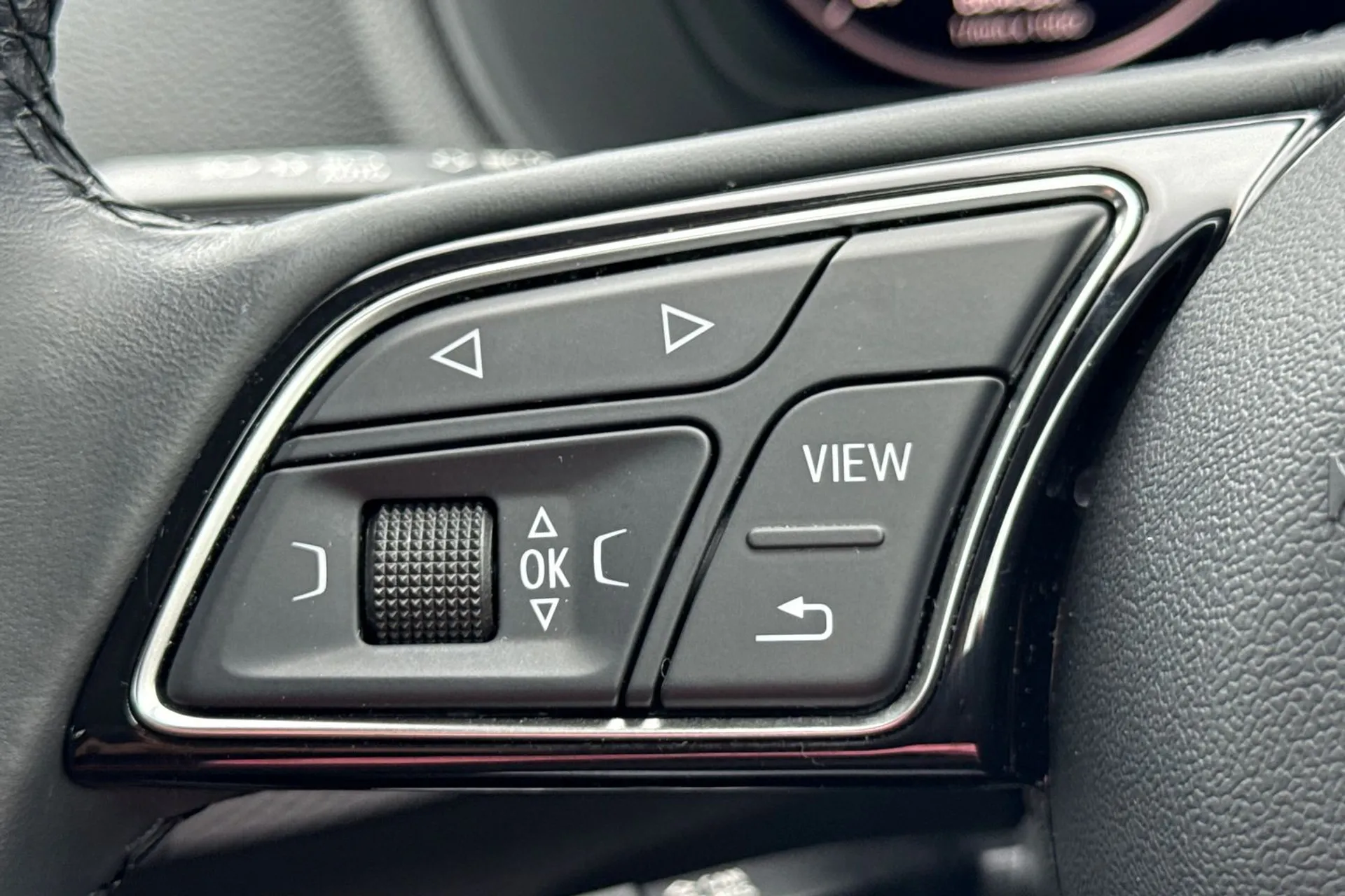 Audi Q2 thumbnail image number 18