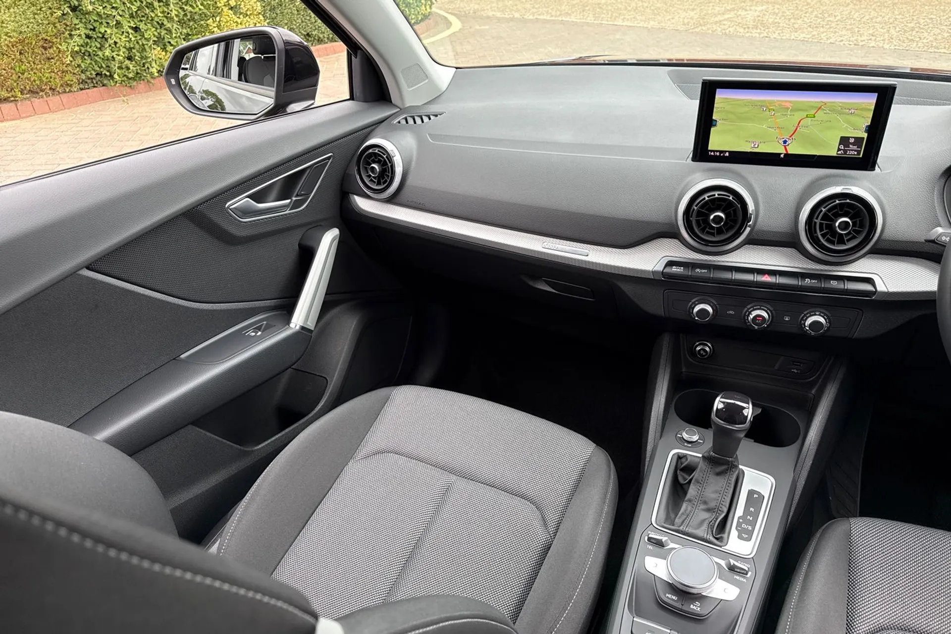 Audi Q2 thumbnail image number 31