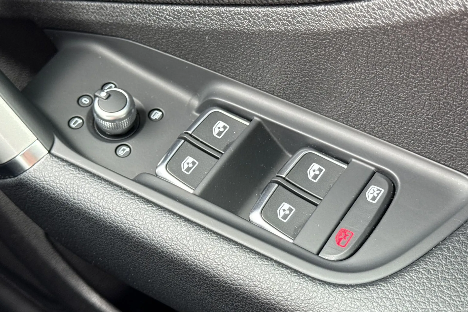 Audi Q2 thumbnail image number 16