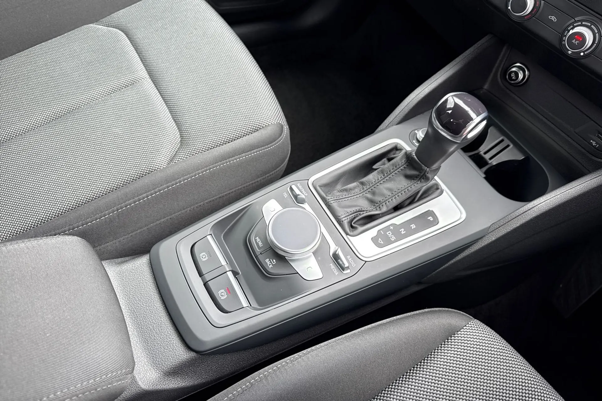 Audi Q2 thumbnail image number 32