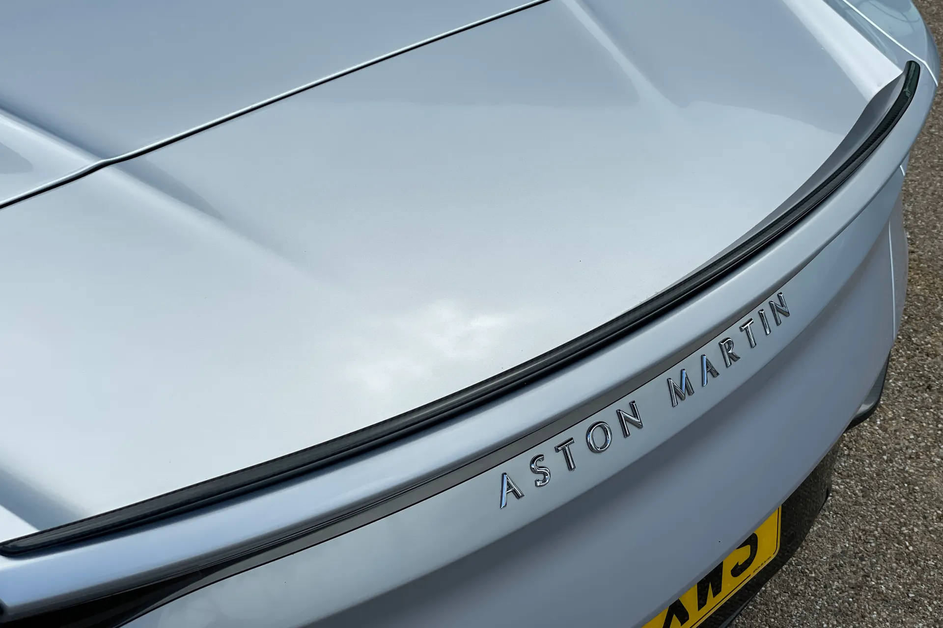 Aston Martin DBS thumbnail image number 19
