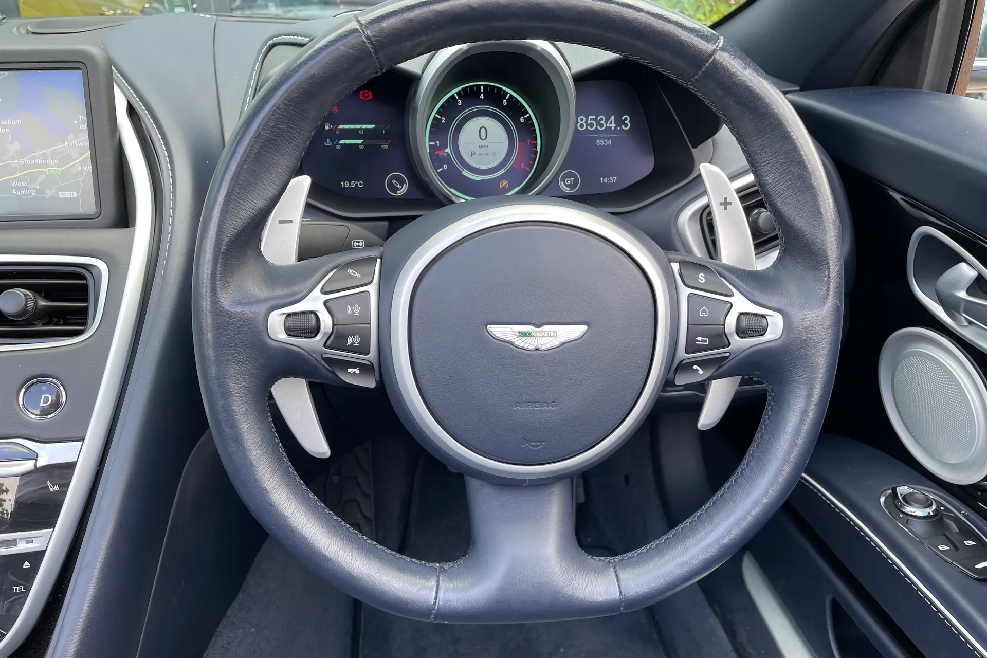 Aston Martin DBS thumbnail image number 37