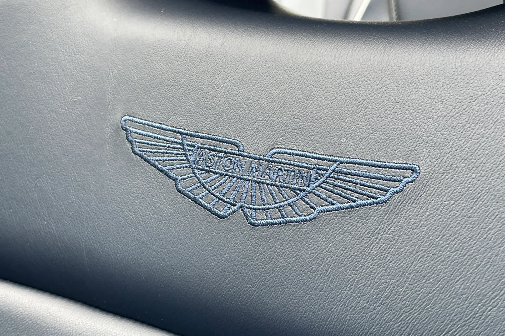 Aston Martin DBS thumbnail image number 30
