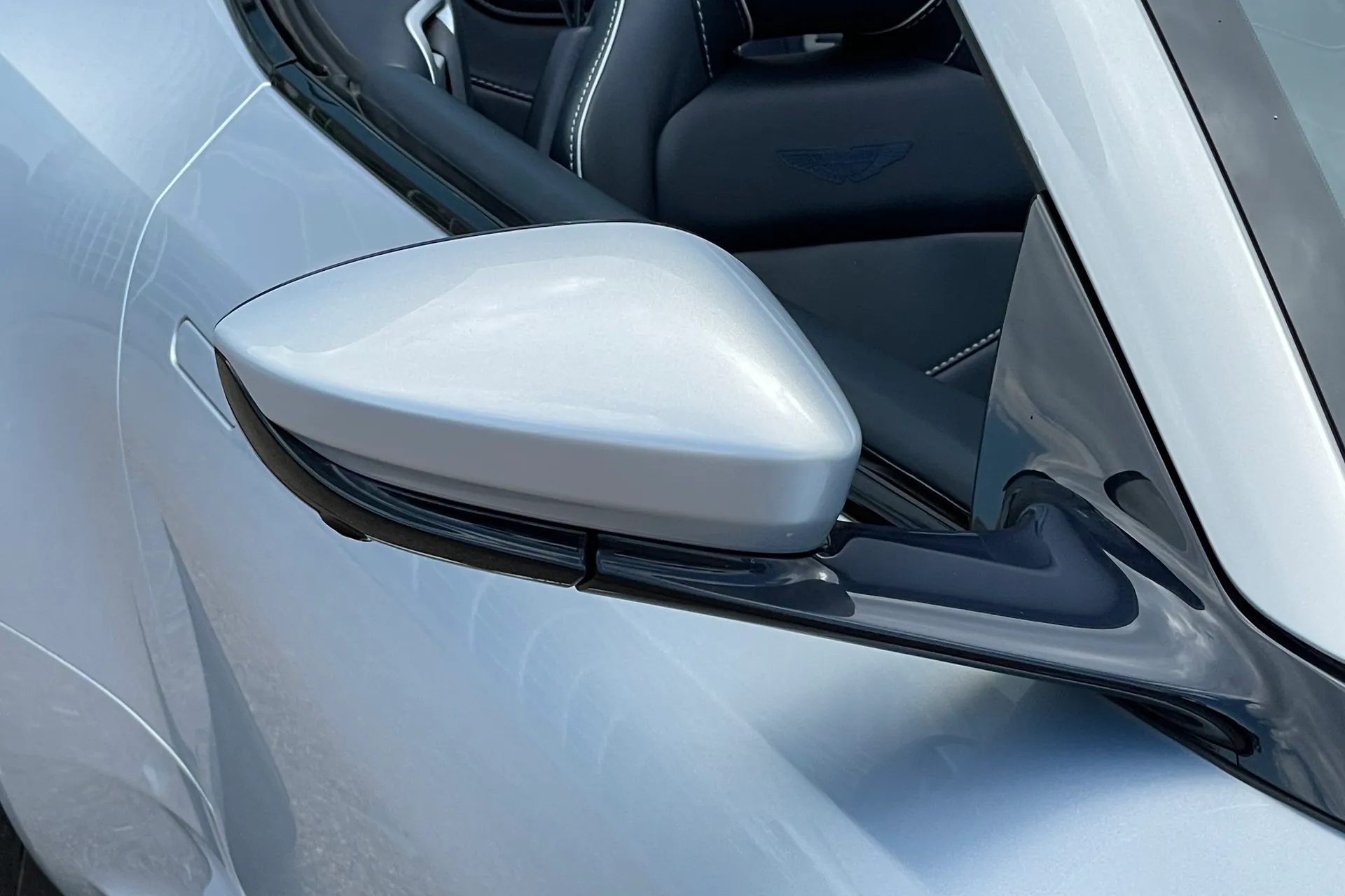 Aston Martin DBS thumbnail image number 9