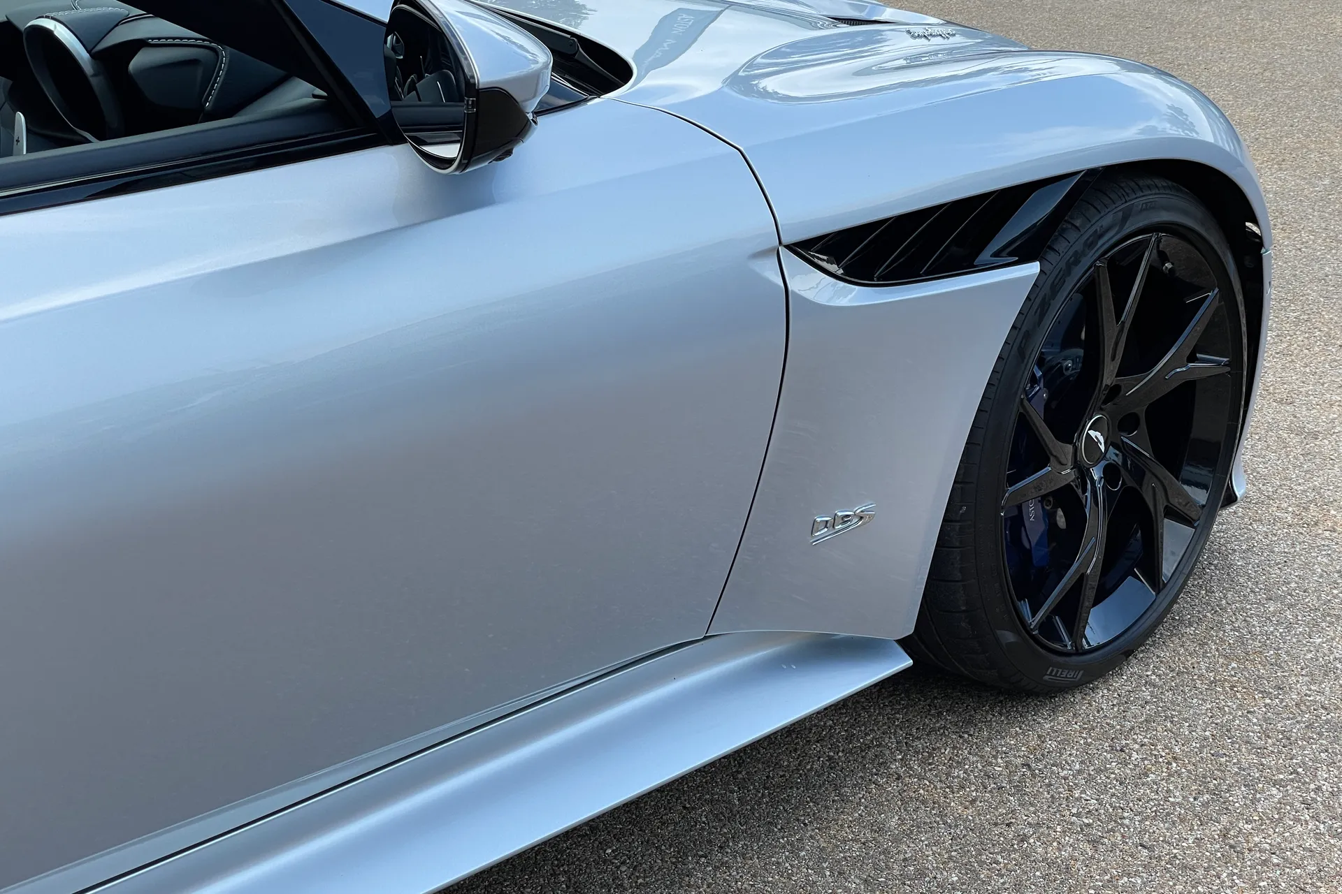 Aston Martin DBS thumbnail image number 13