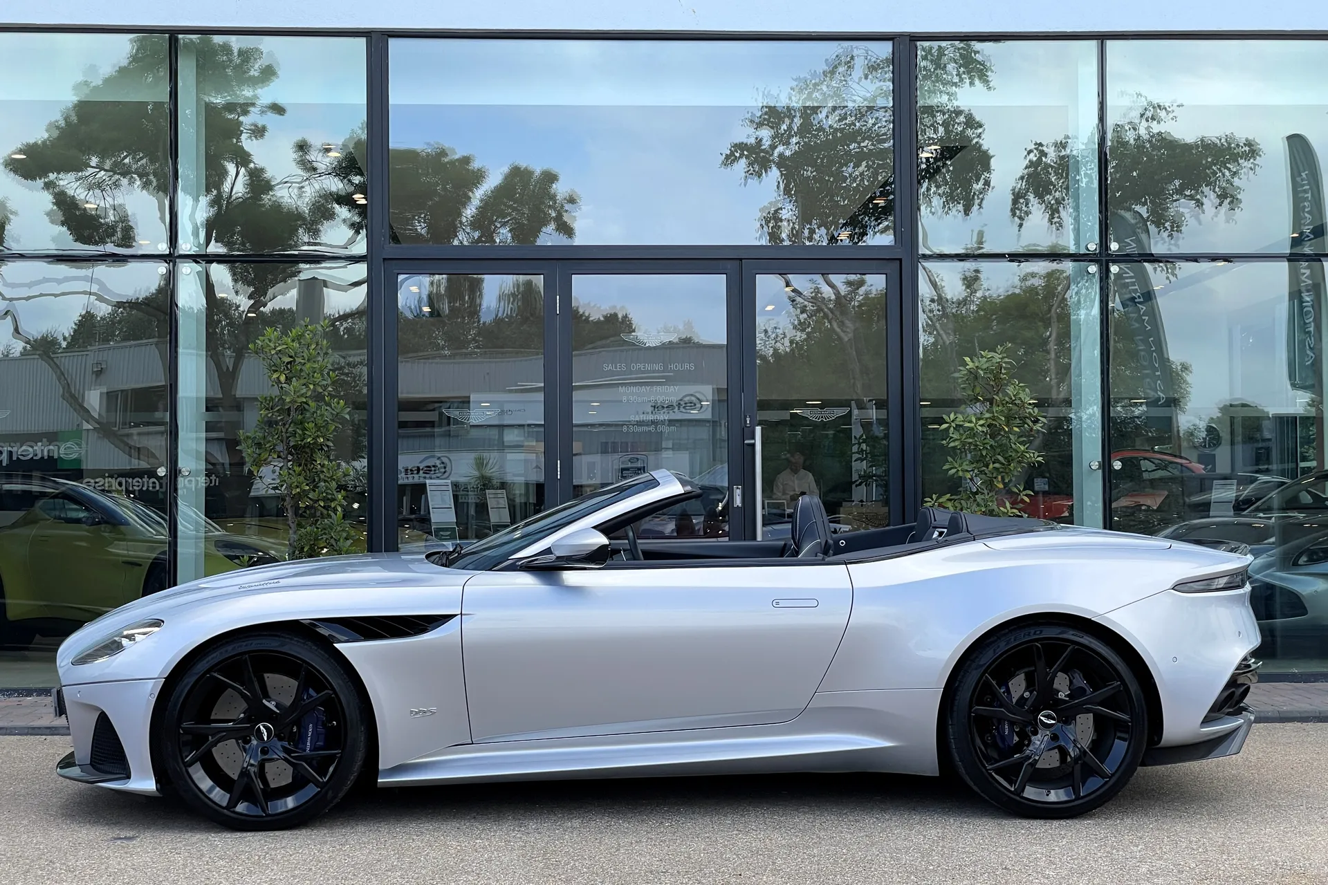 Aston Martin DBS thumbnail image number 57